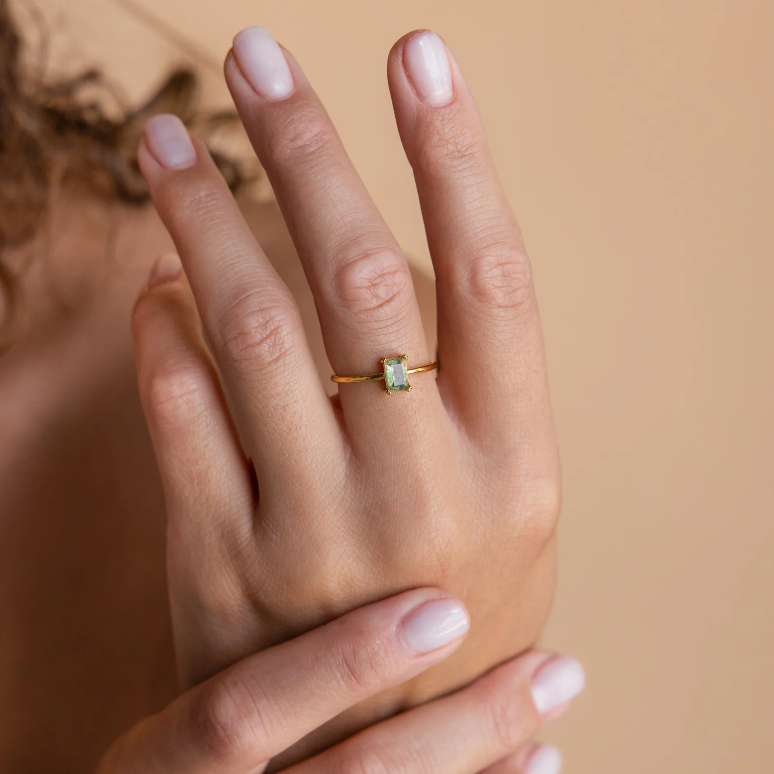 Agate Emerald Ring in 18K Gold - Image 4
