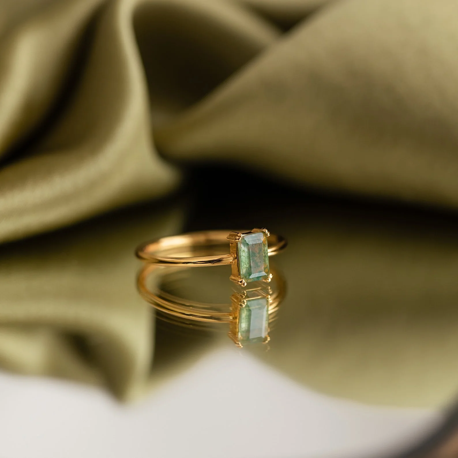 Agate Emerald Ring in 18K Gold - Image 7