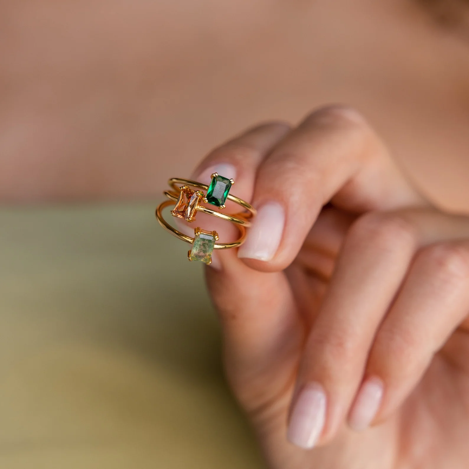 Agate Emerald Ring in 18K Gold - Image 8