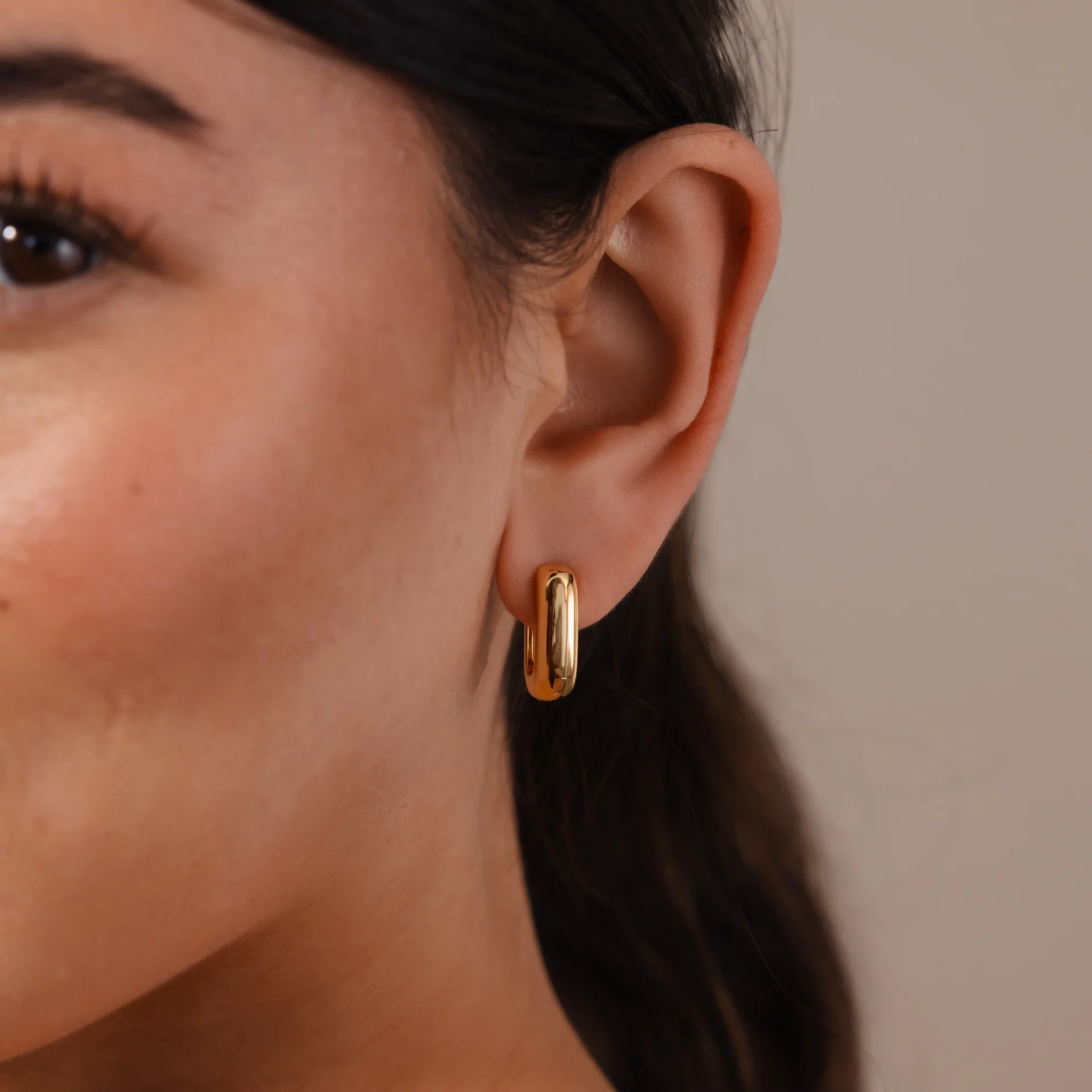 Bold Link Hoops in 18K Gold - Image 2