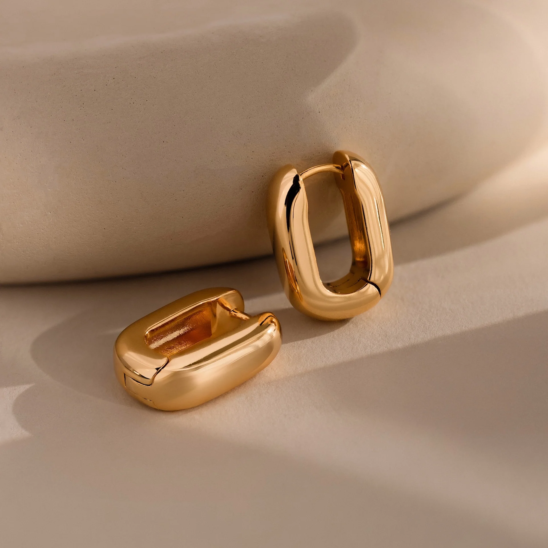 Bold Link Hoops in 18K Gold - Image 5