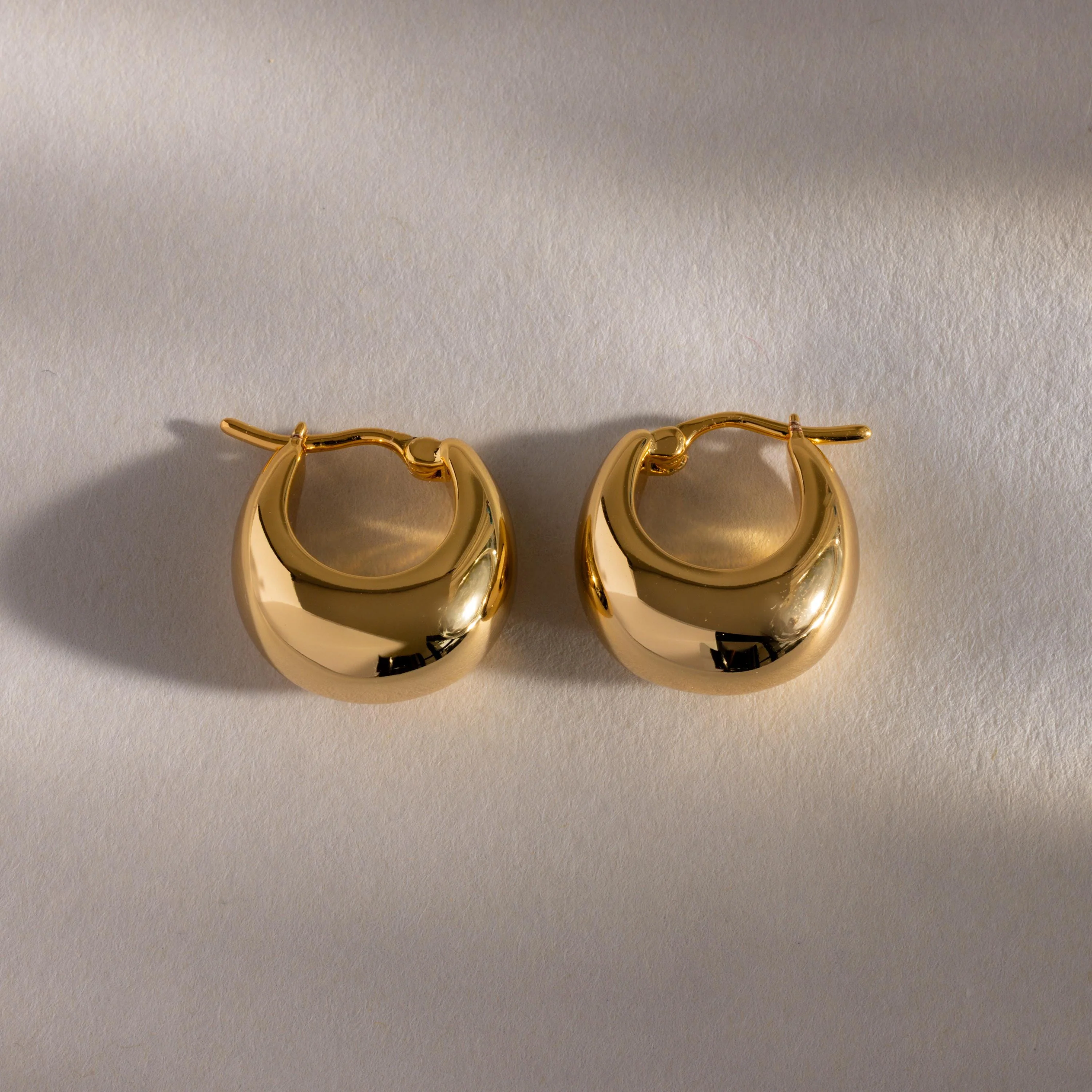 Bold Teardrop Earrings in 18K Gold - Image 3