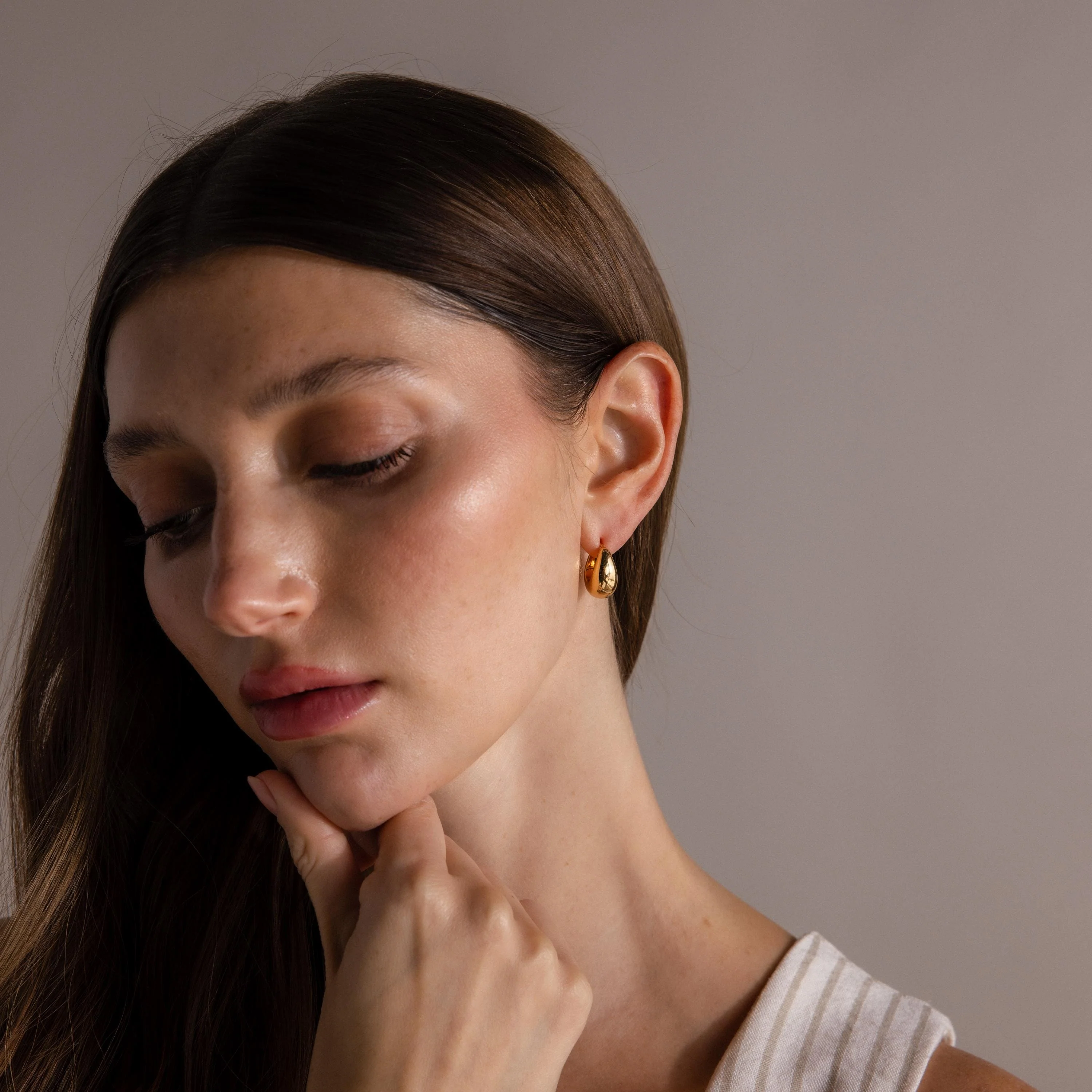 Bold Teardrop Earrings in 18K Gold - Image 6