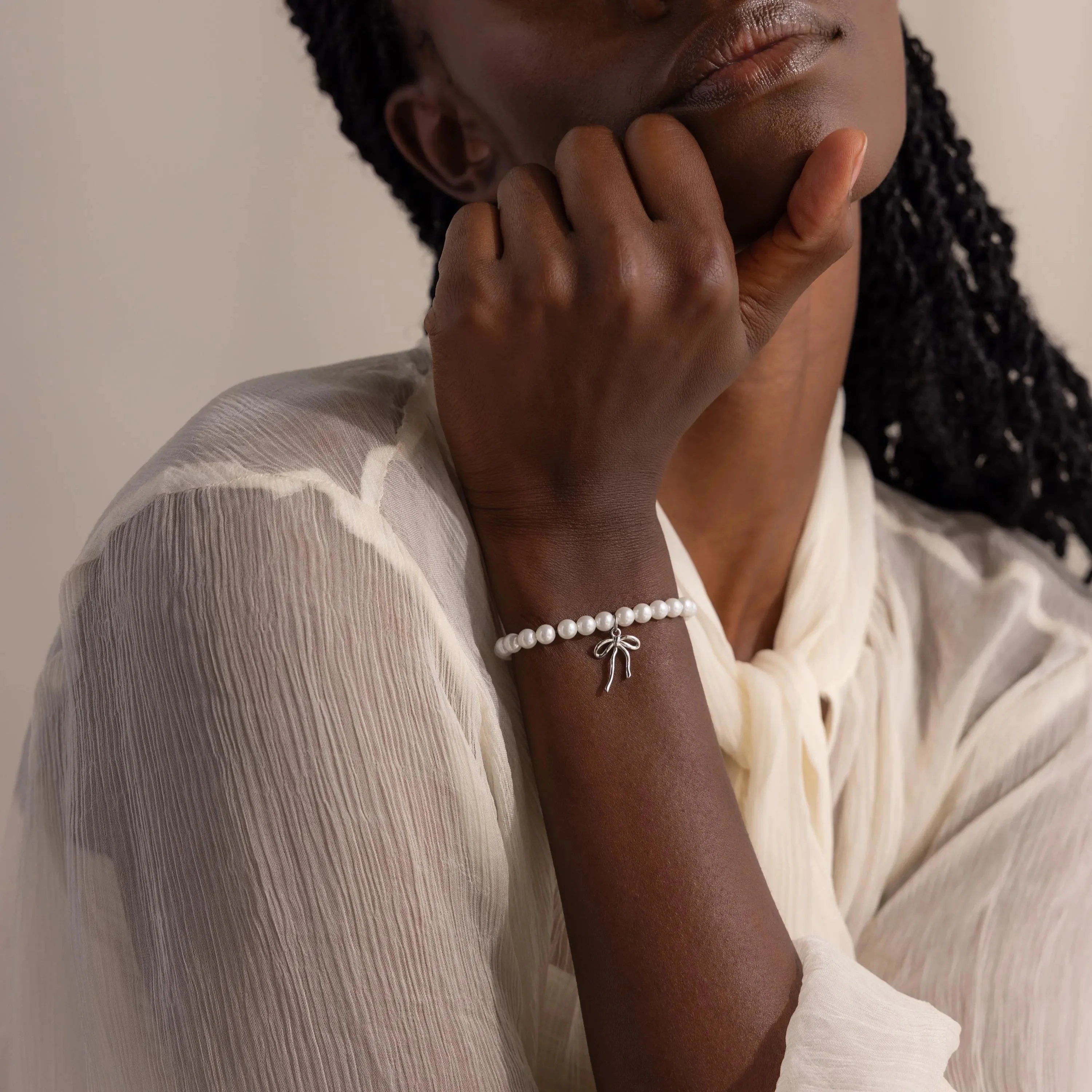 Bow Pearl Bracelet in Silver - Image 4