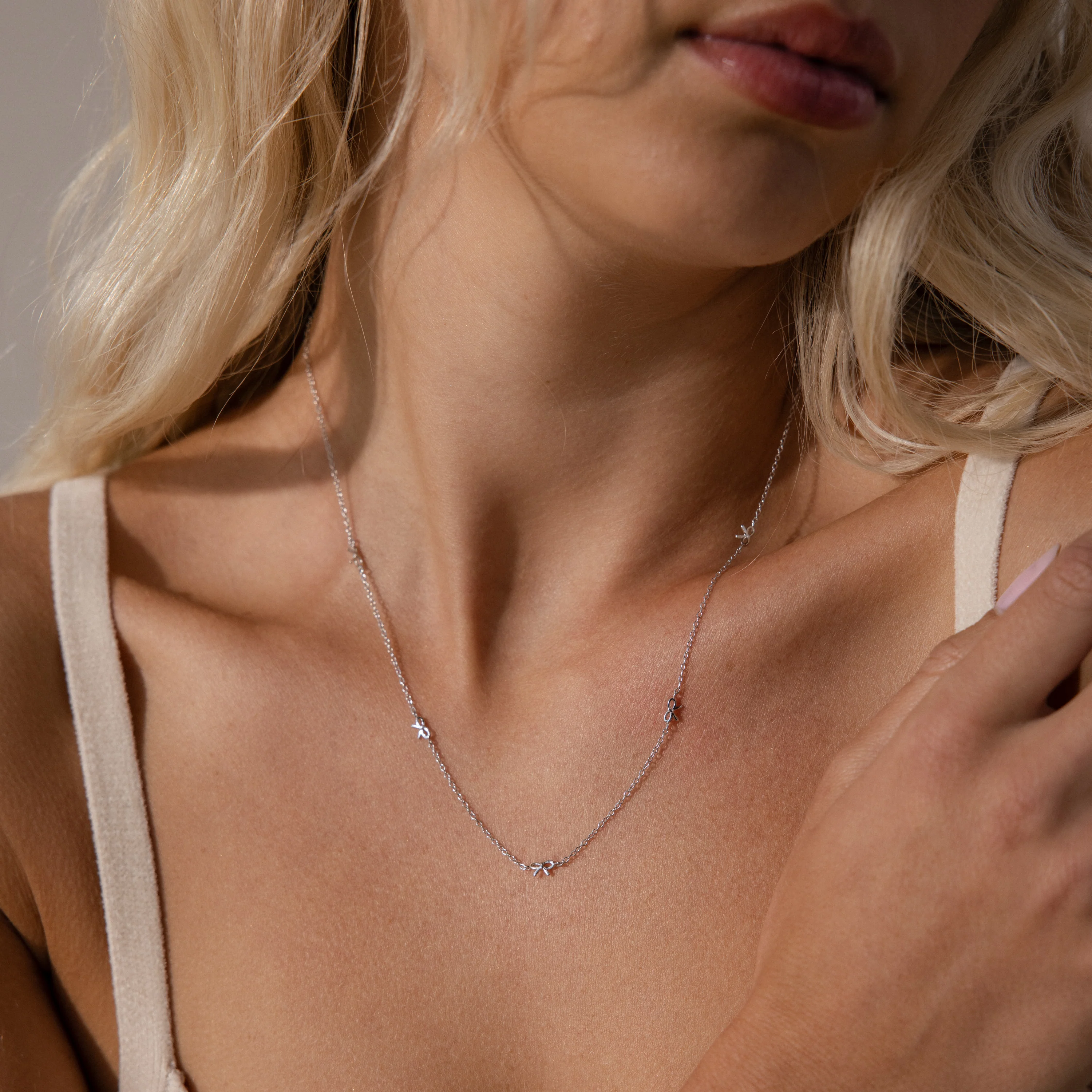 Bow Station Necklace in Silver - Image 4