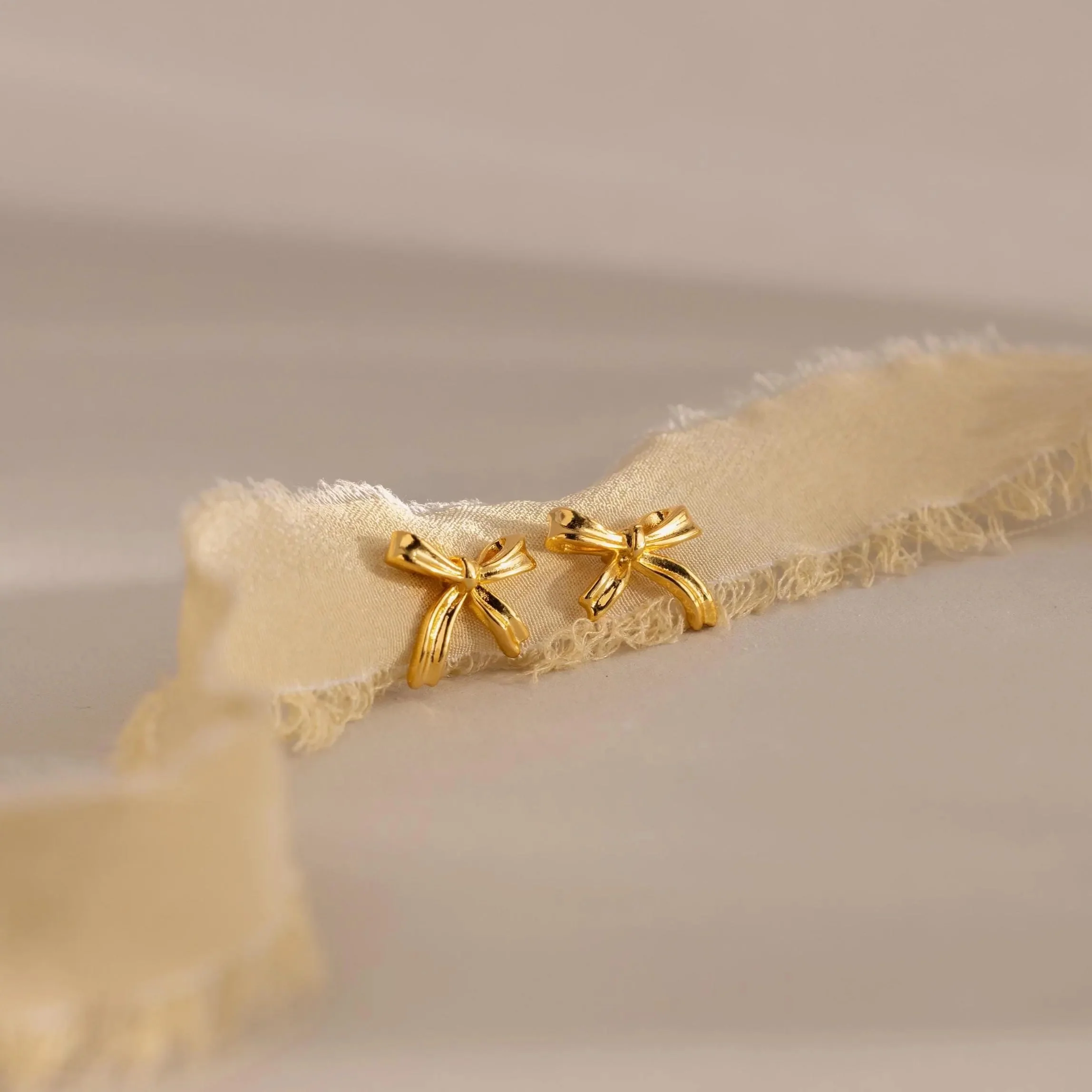 Bow Studs in 18K Gold