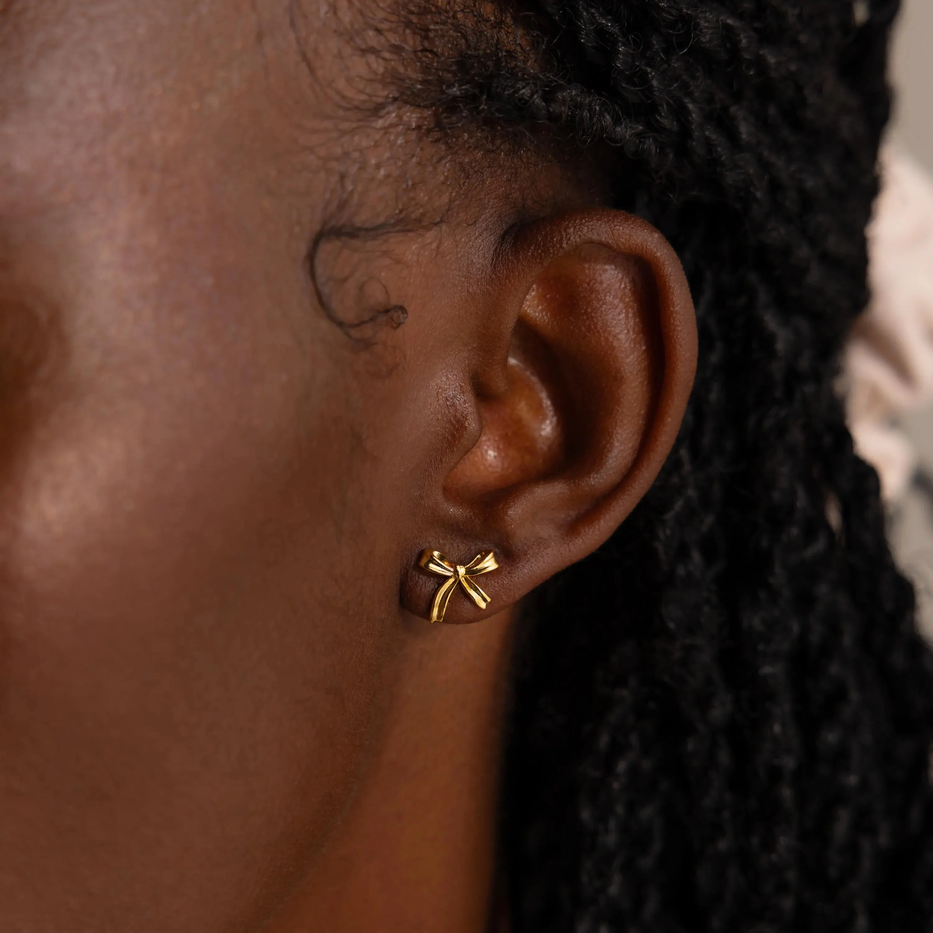 Bow Studs in 18K Gold - Image 2