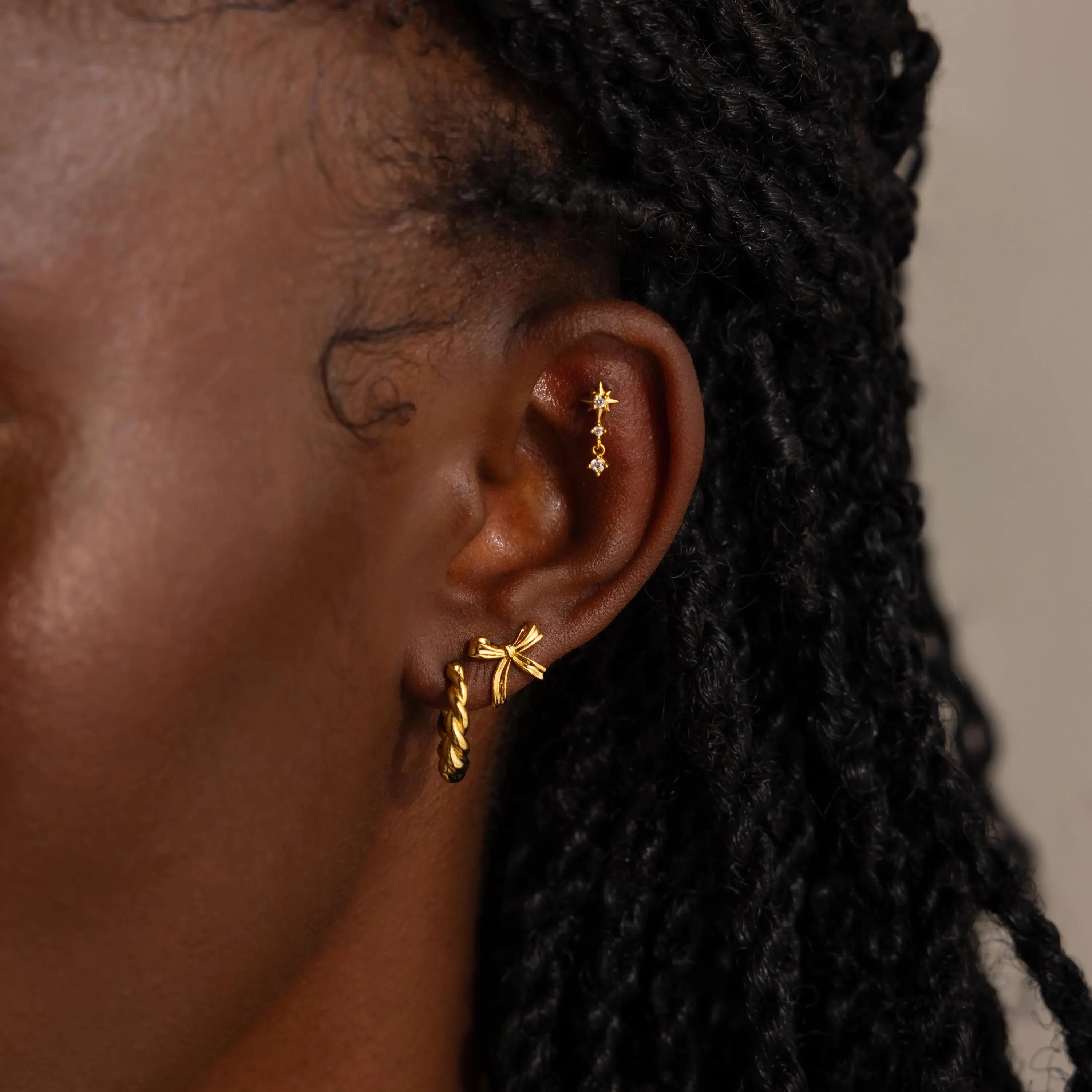 Bow Studs in 18K Gold - Image 4