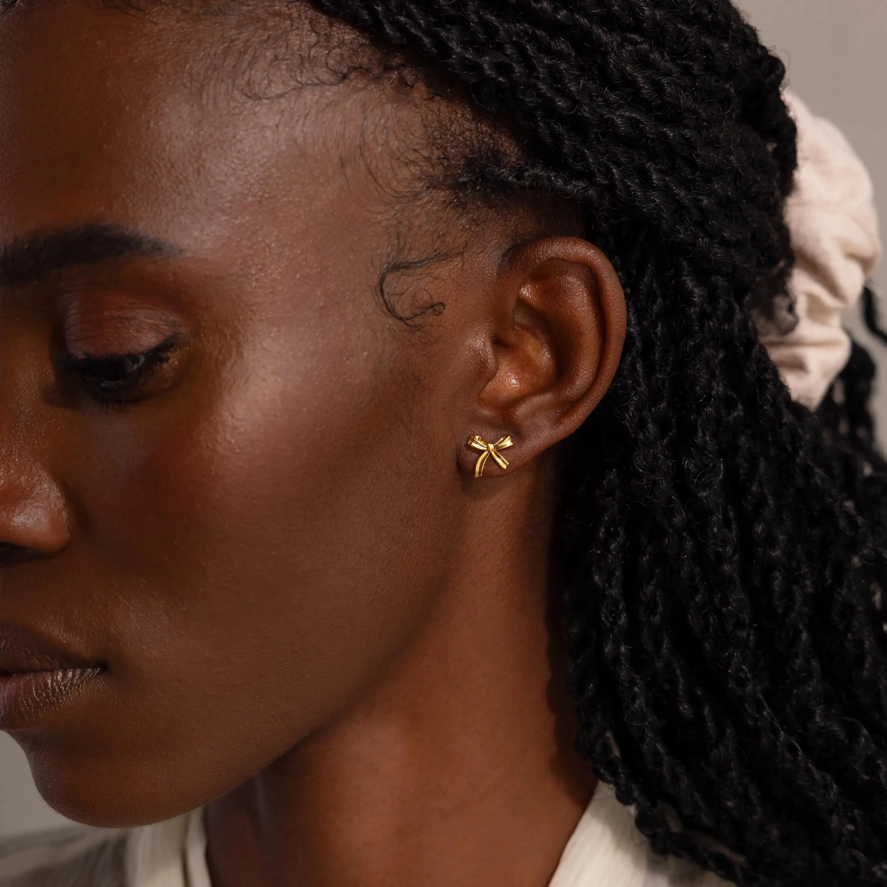 Bow Studs in 18K Gold - Image 6