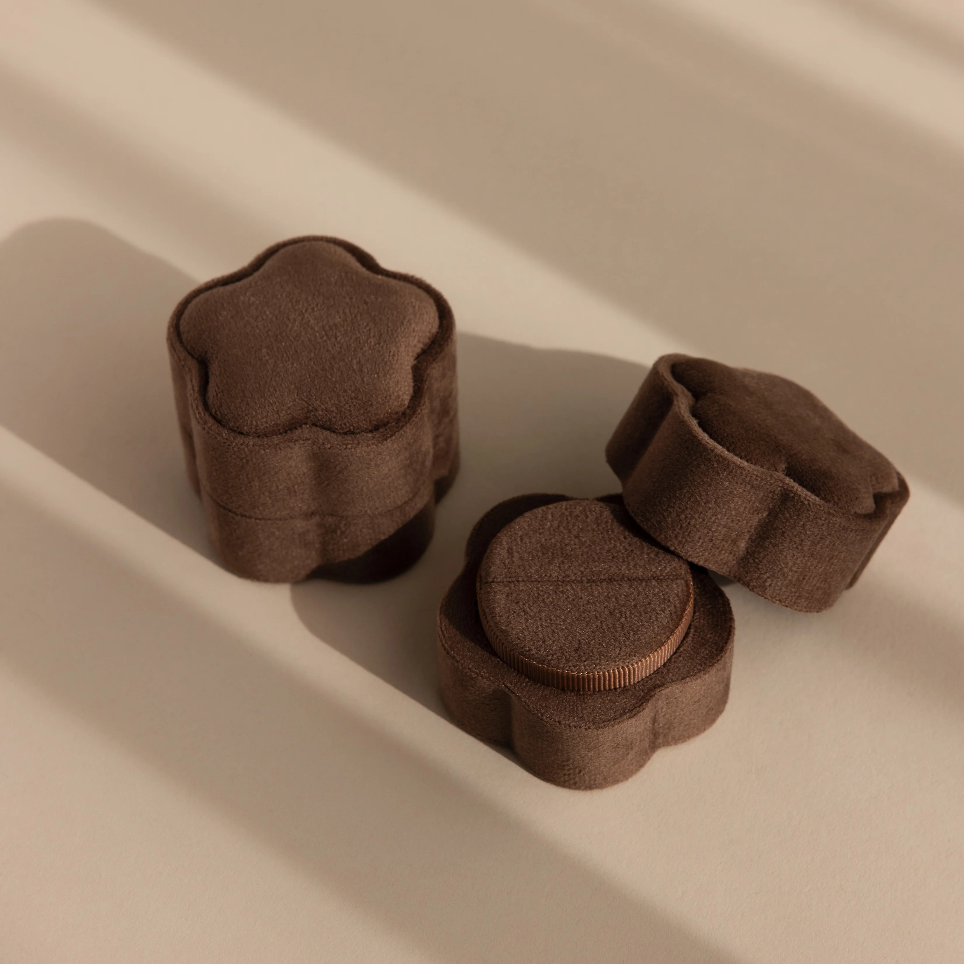 Brown Flower Velvet Ring Box - Image 3