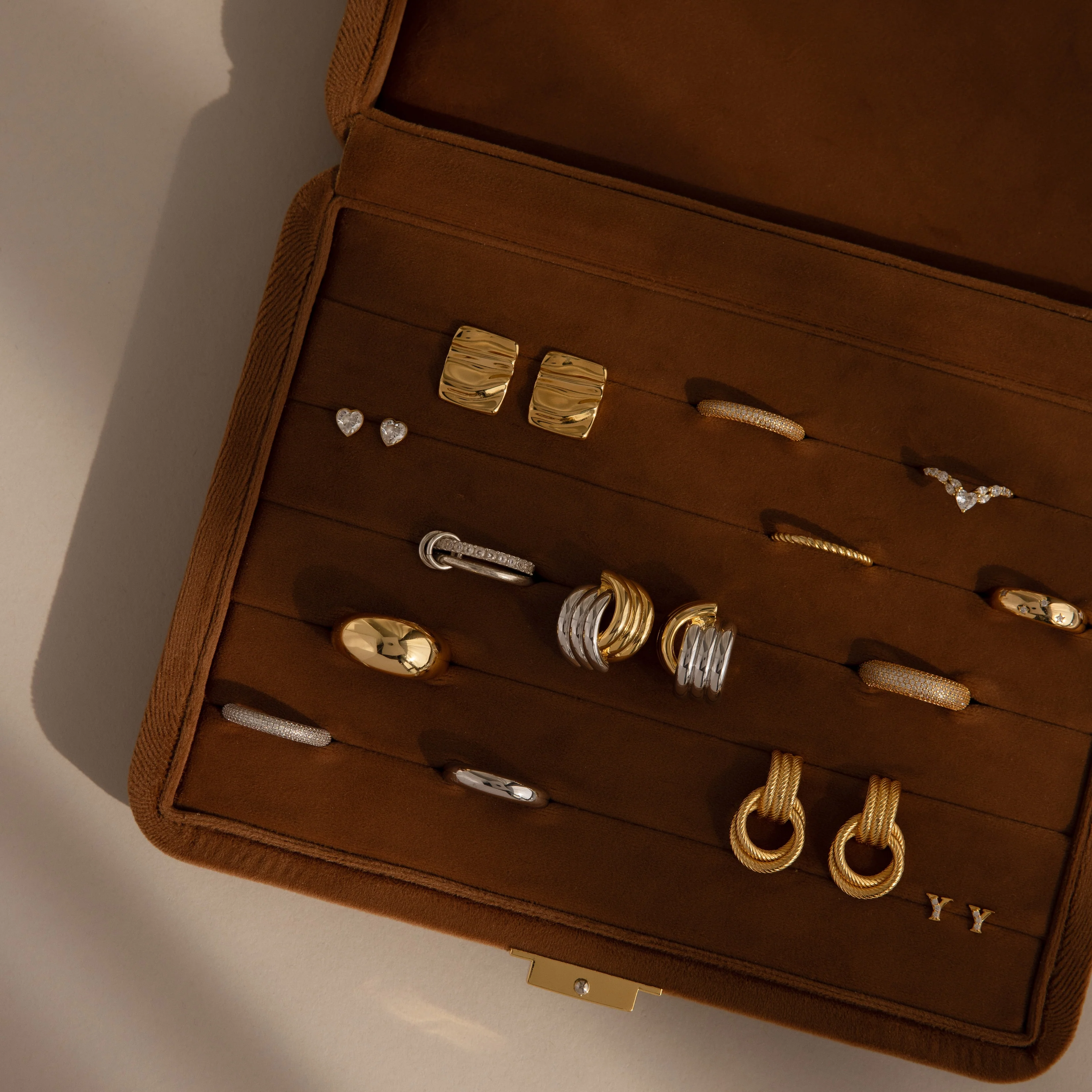 Brown Rectangle Velvet Jewelry Case - Image 9