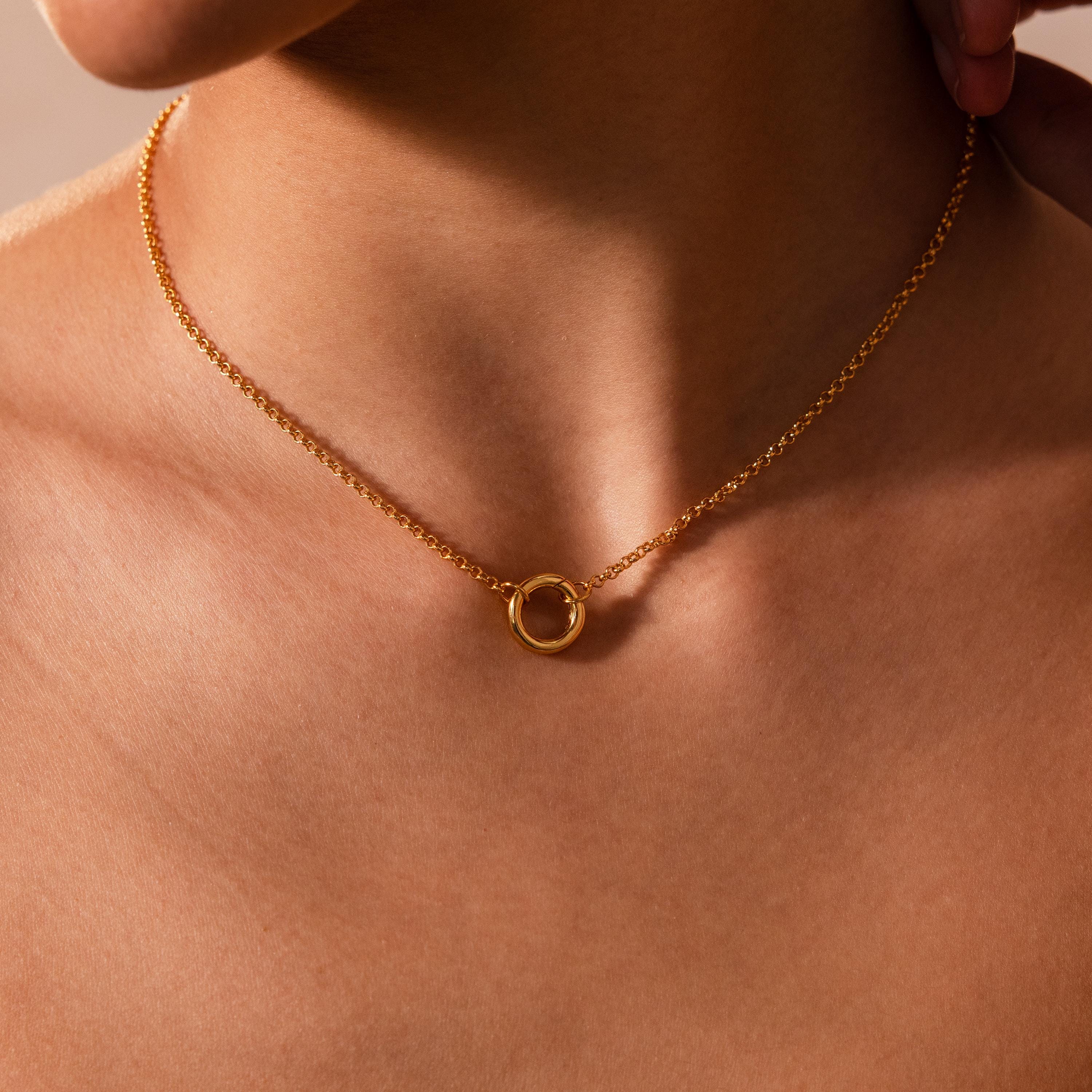 Cable Circle Charm Necklace in 18K Gold - Image 2