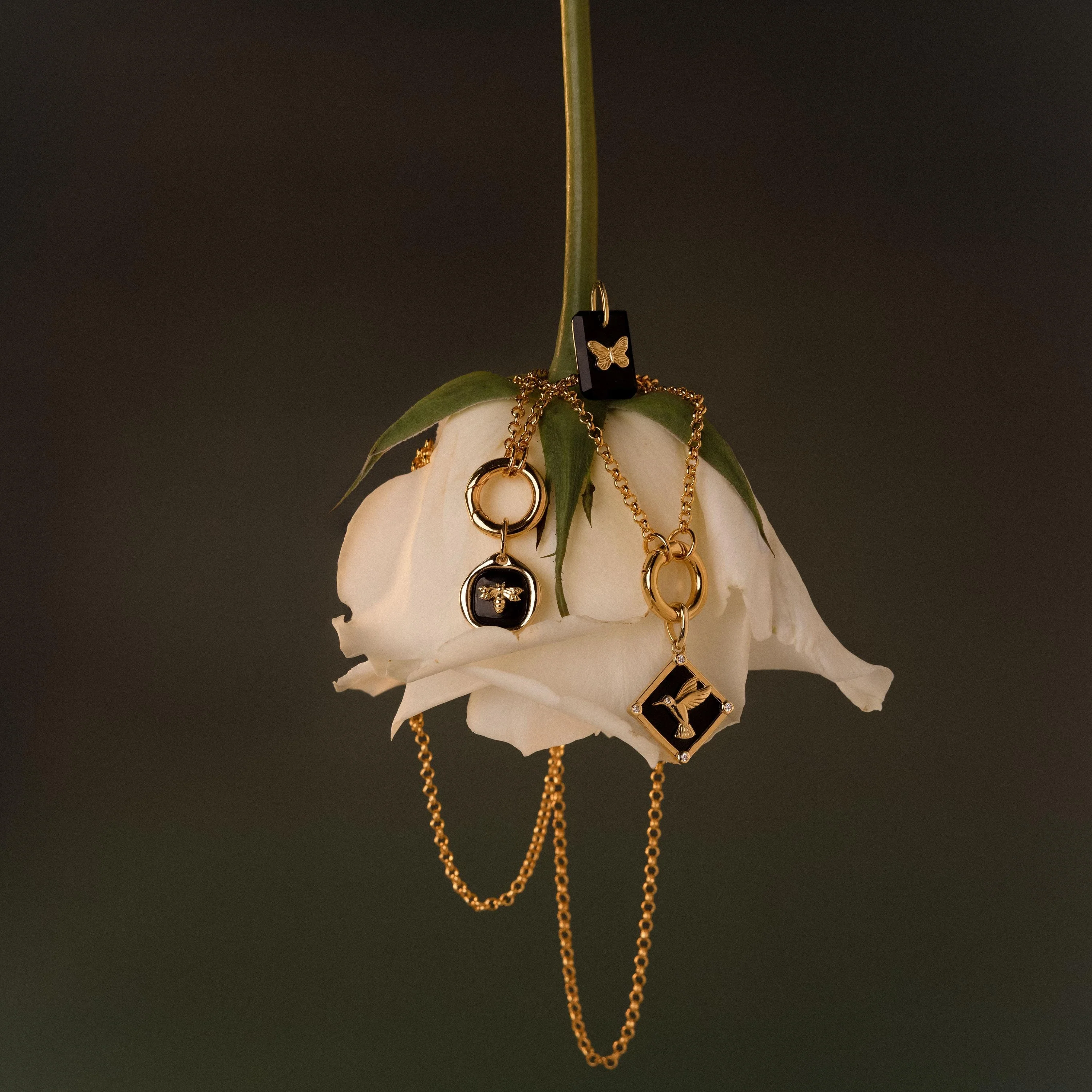 Cable Circle Charm Necklace in 18K Gold - Image 5