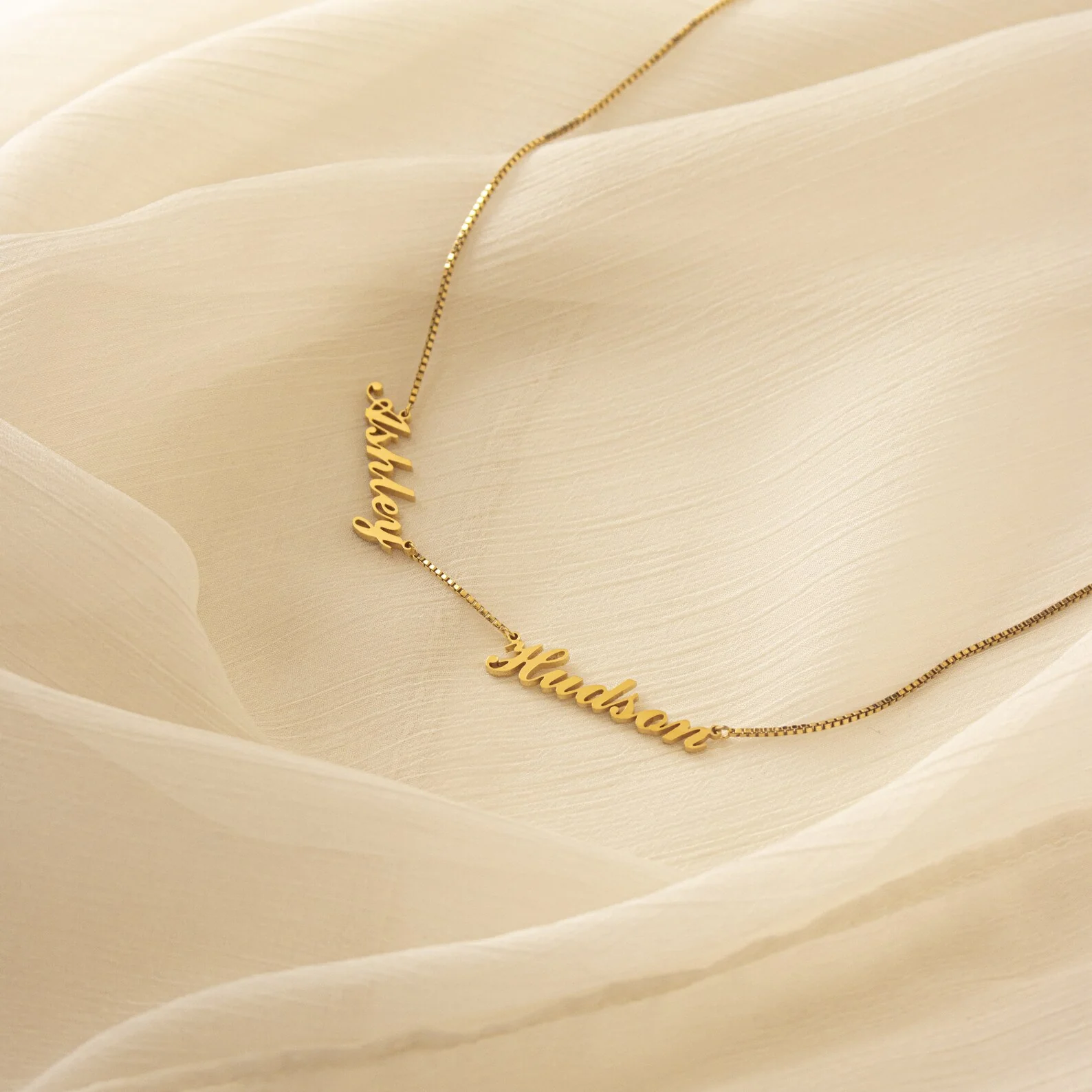 Carrie Box Chain Multiple Name Necklace