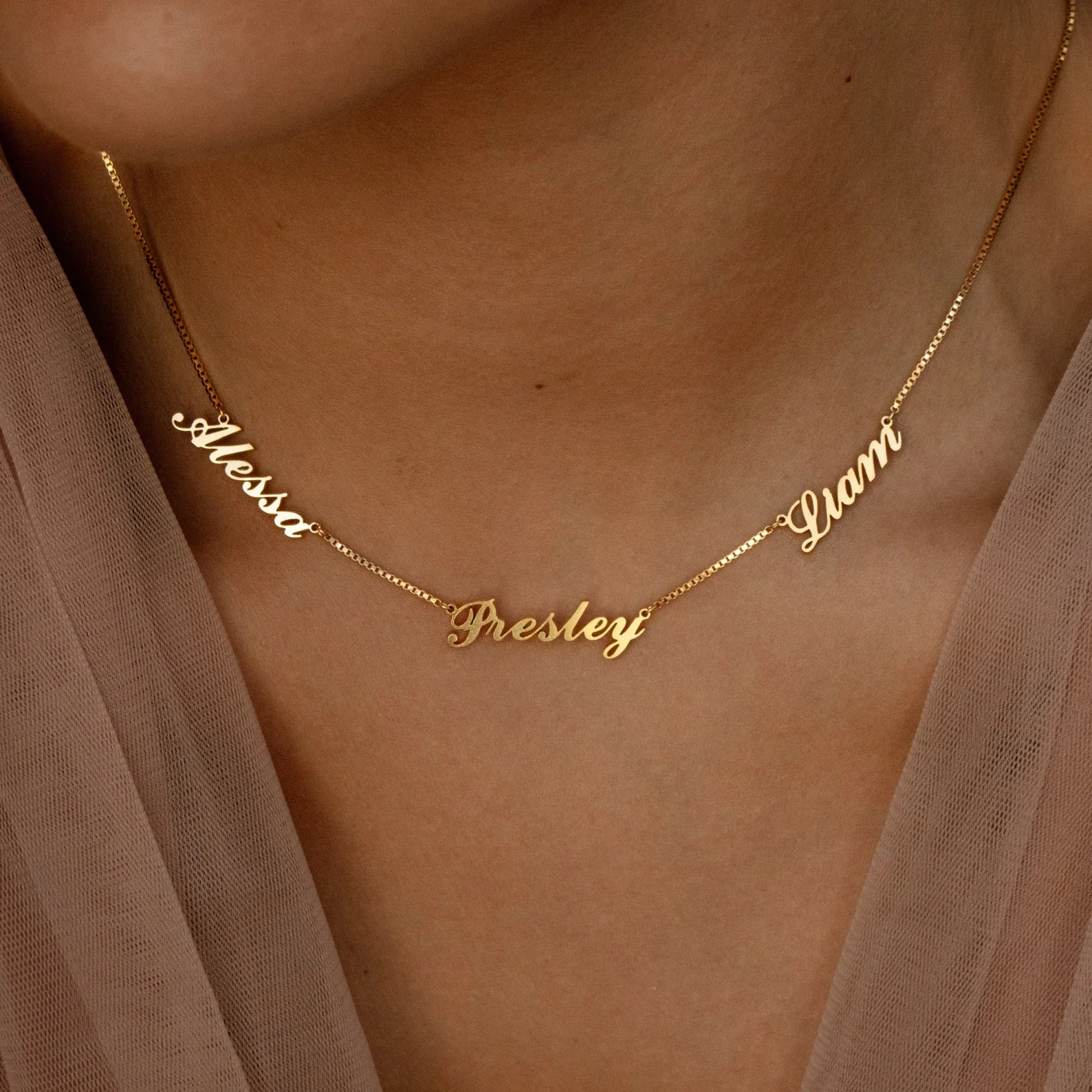 Carrie Box Chain Multiple Name Necklace - Image 2
