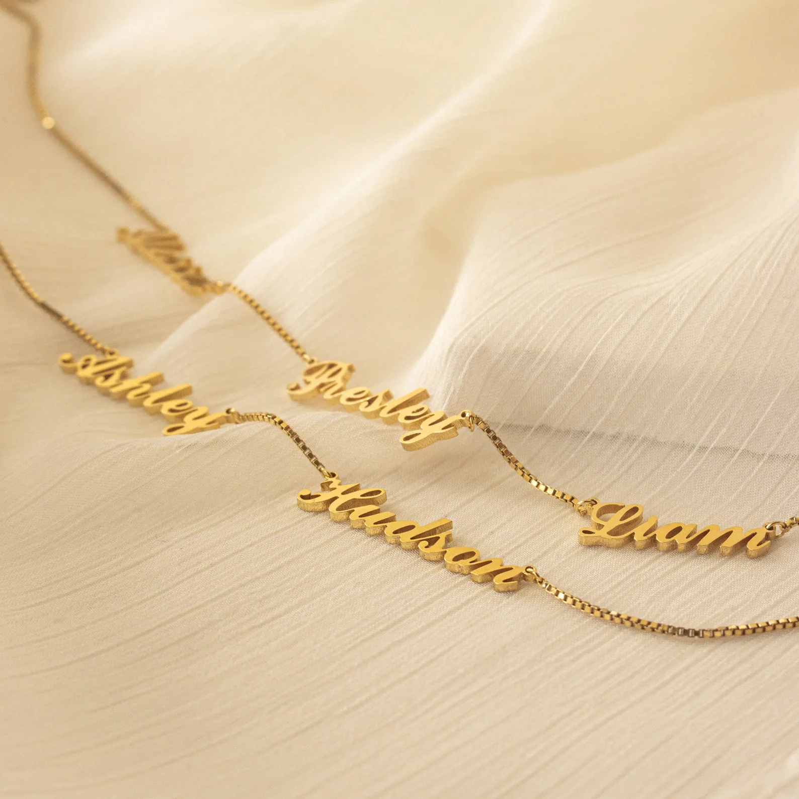 Carrie Box Chain Multiple Name Necklace - Image 5