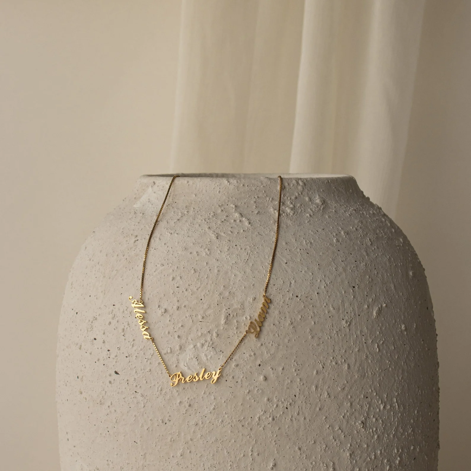 Carrie Box Chain Multiple Name Necklace - Image 7