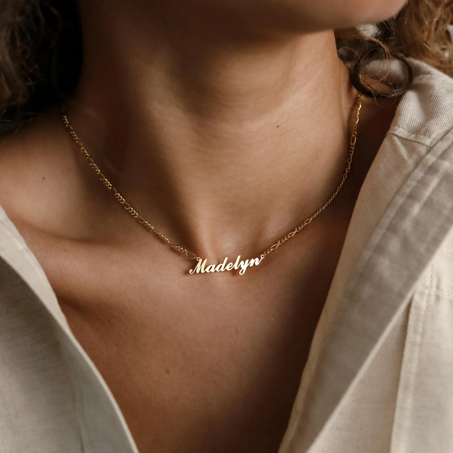 Carrie Figaro Chain Name Necklace in 18K Gold - Image 3
