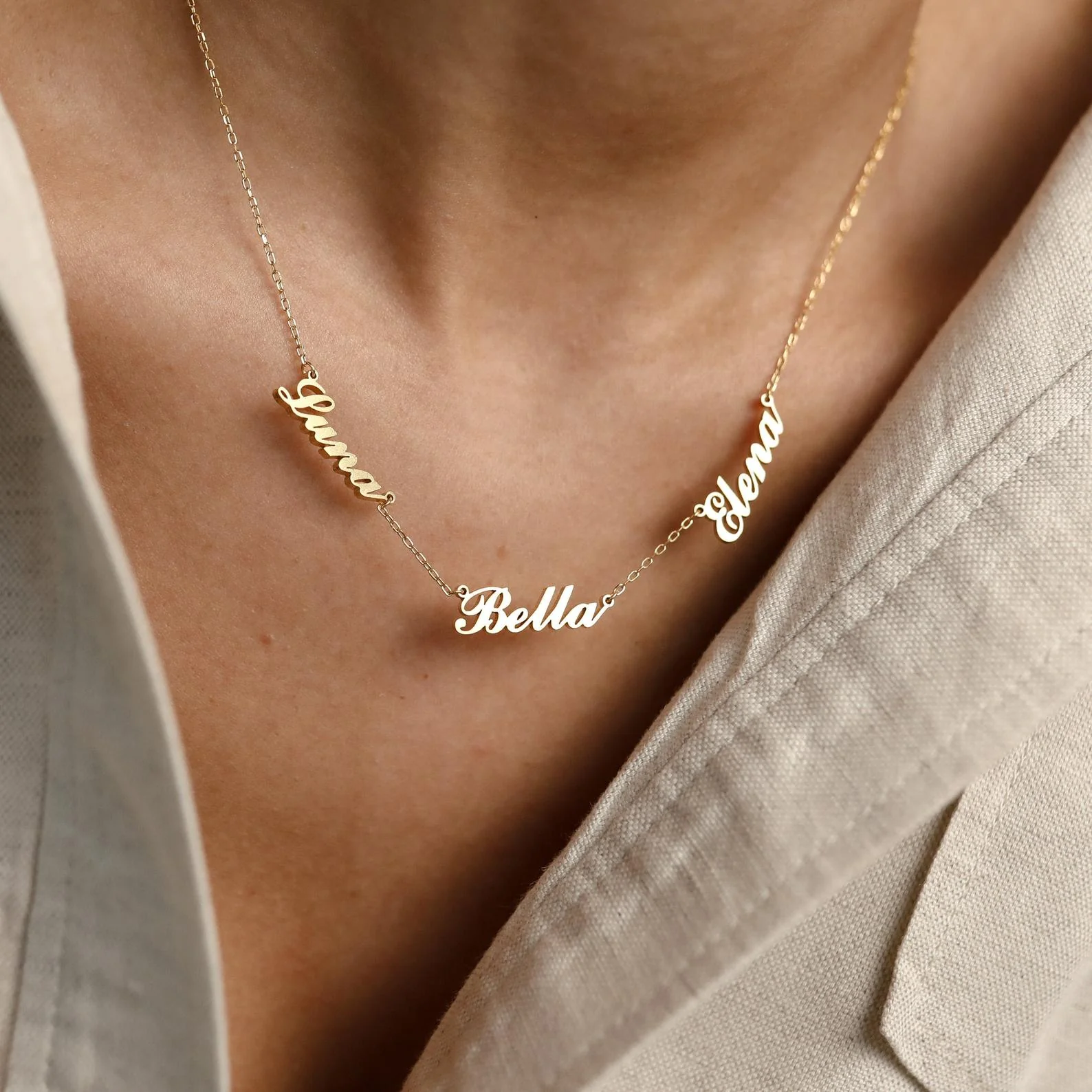 Carrie Multiple Name Necklace in 18K Gold - Image 4