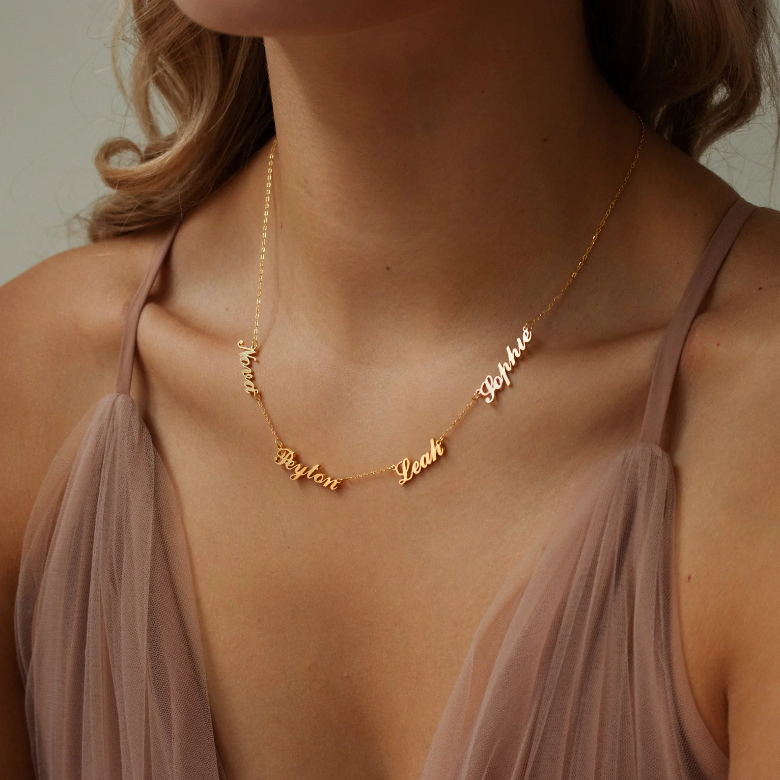 Carrie Multiple Name Necklace in 18K Gold - Image 6