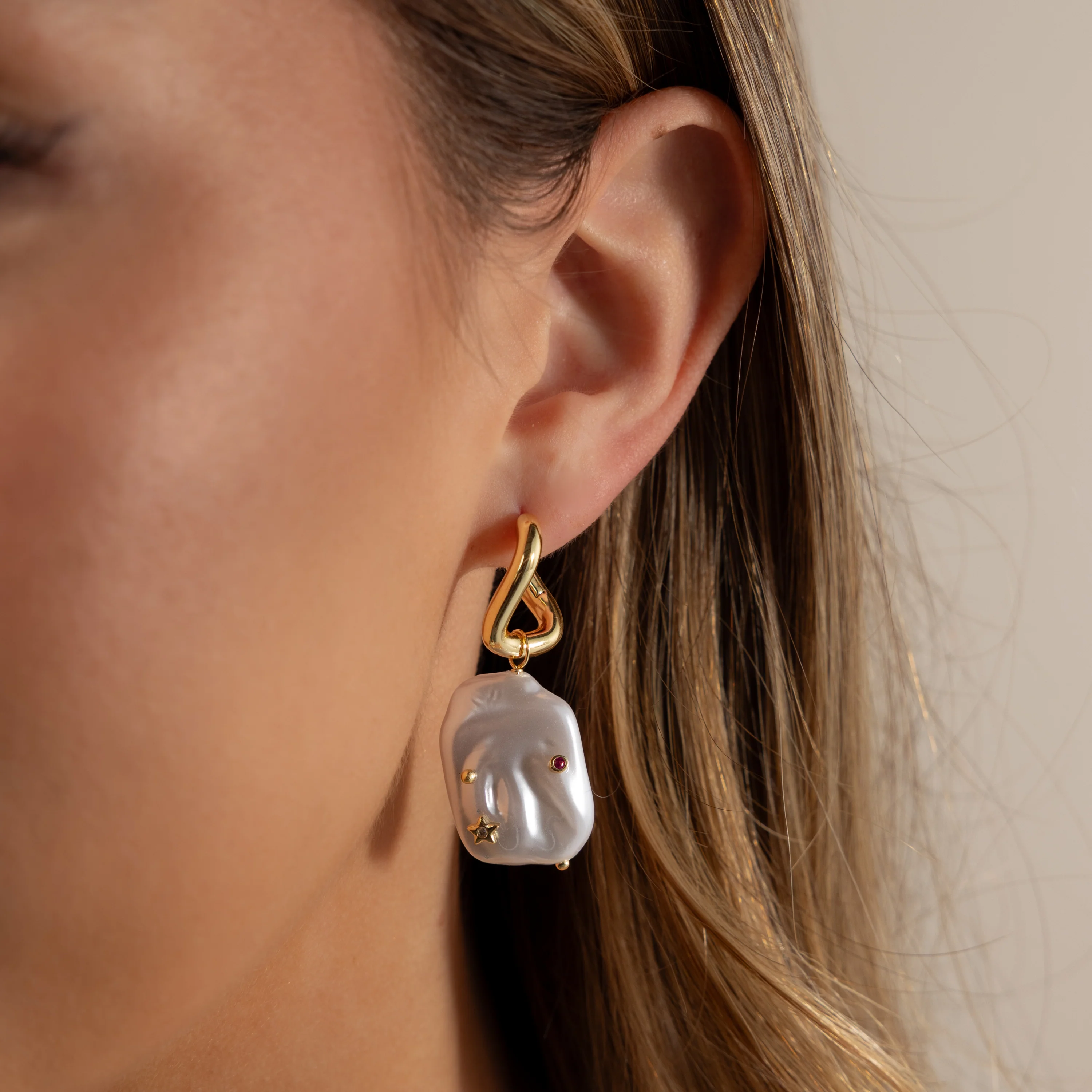 Celestial Baroque Pearl Charm Hoops in 18K Gold - Image 2