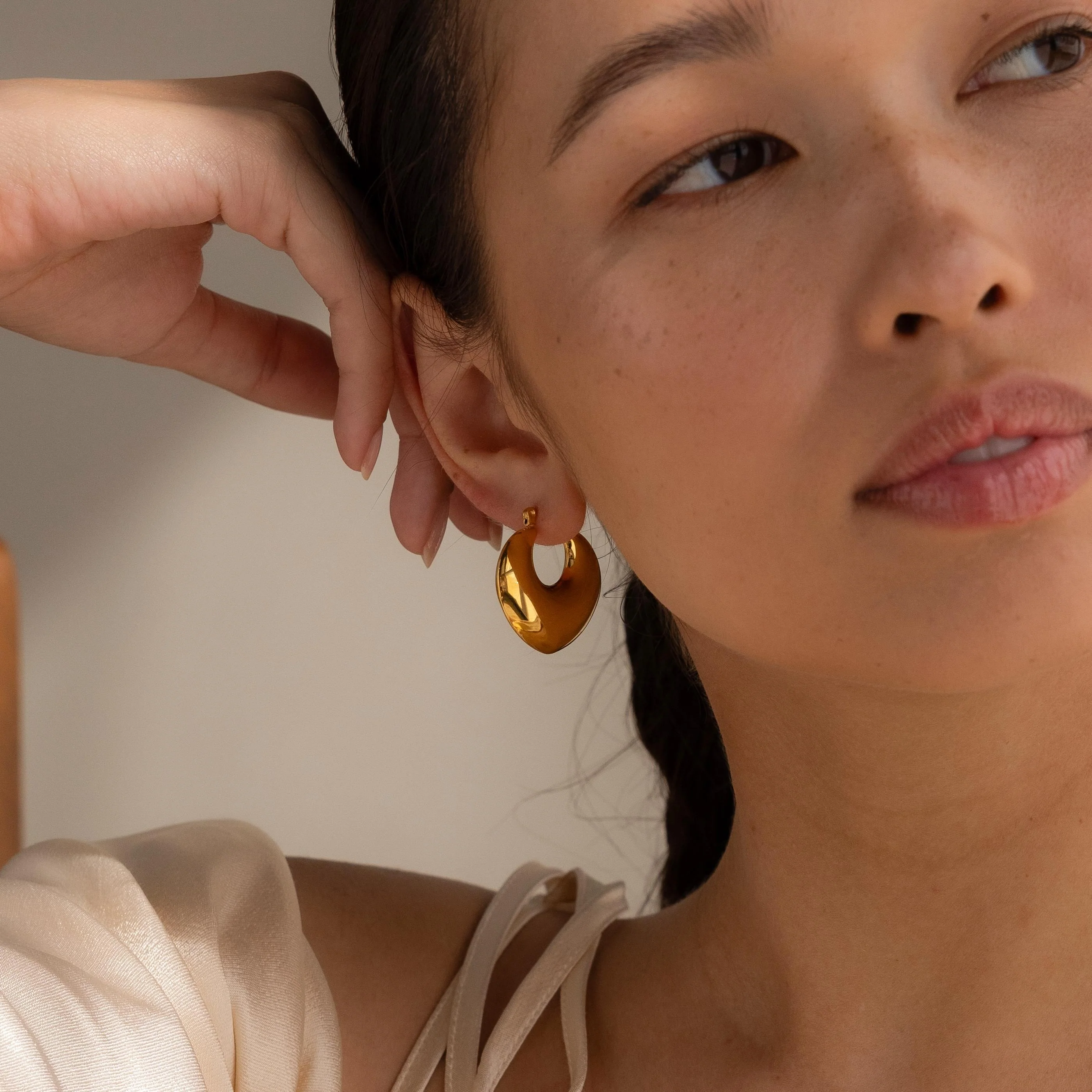 Chunky Curvy Hoops - Image 4