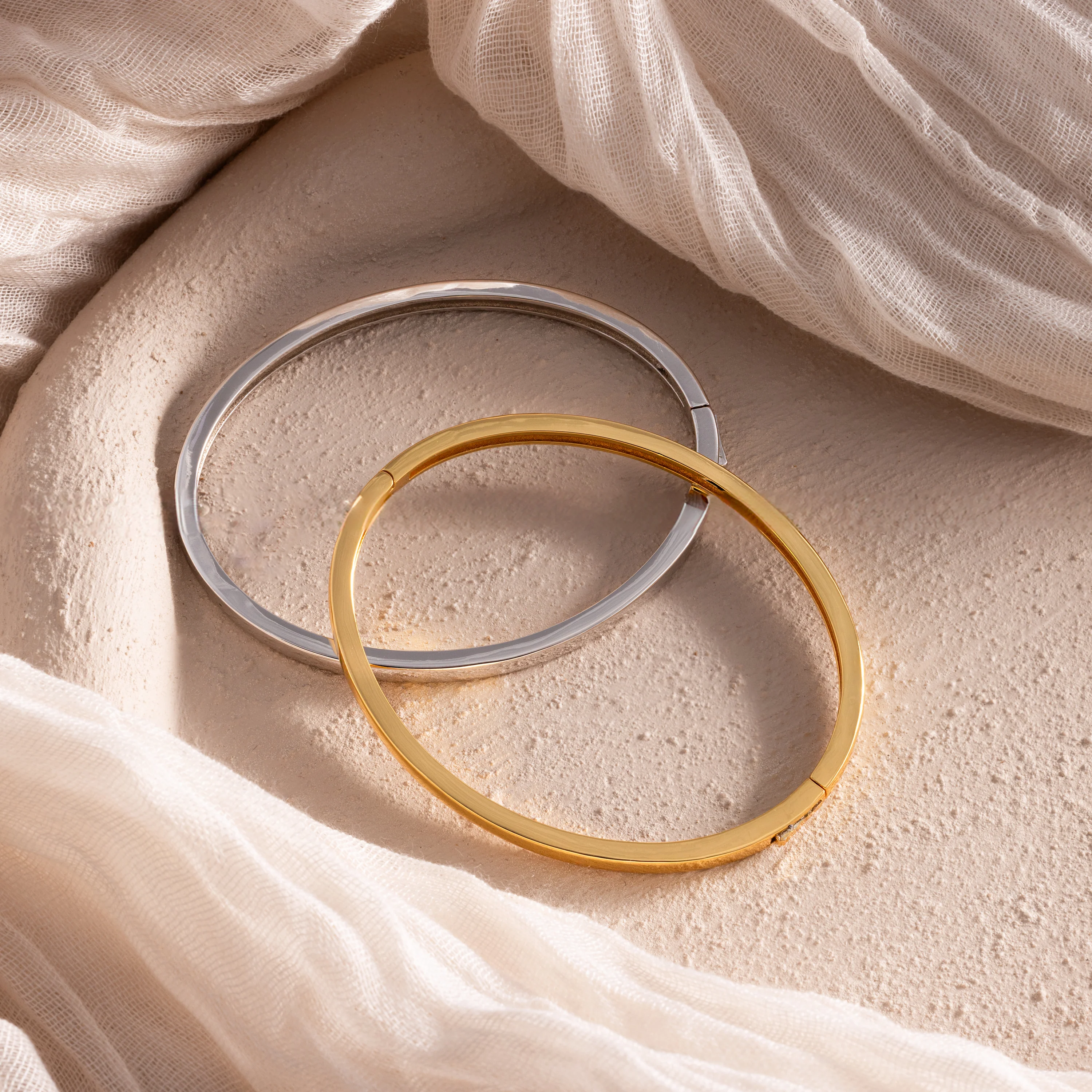 Classic Bangle in 18K Gold - Image 7