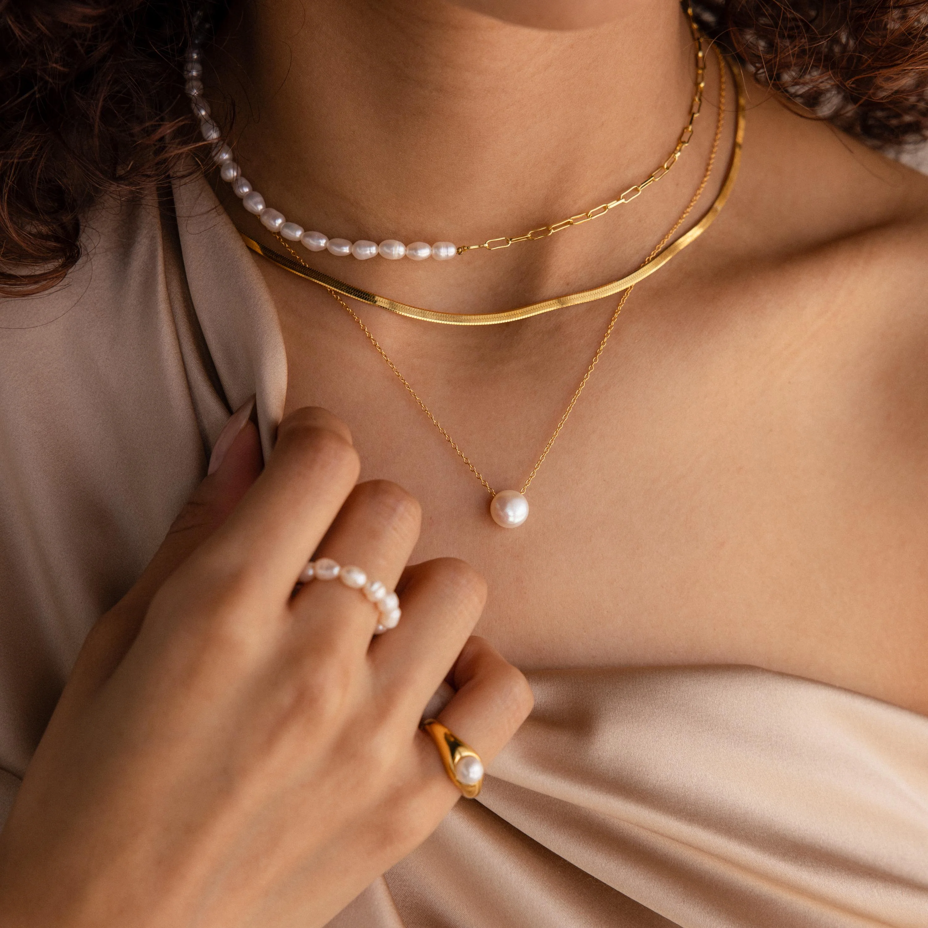 Classic Pearl Pendant Necklace - Image 3