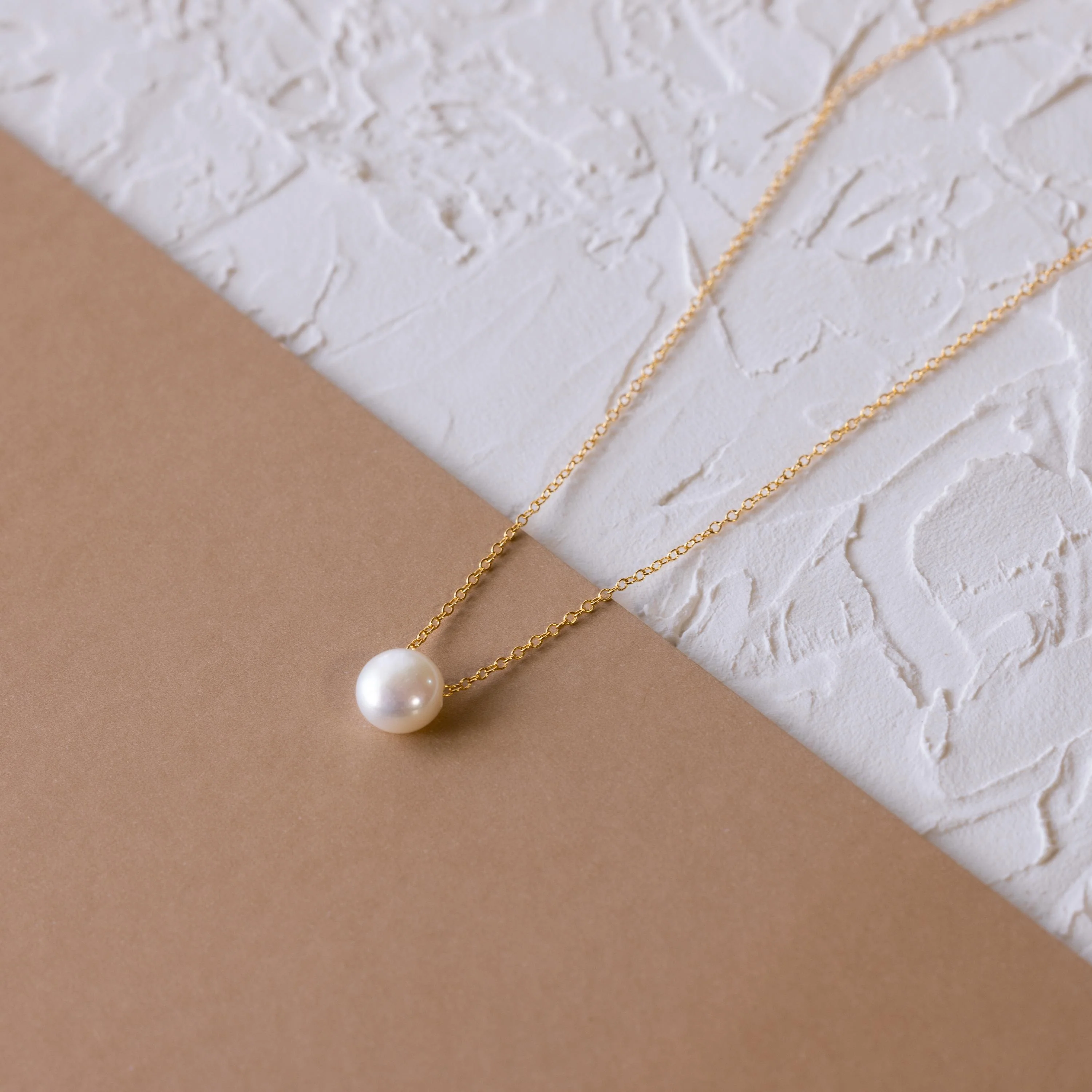 Classic Pearl Pendant Necklace - Image 4