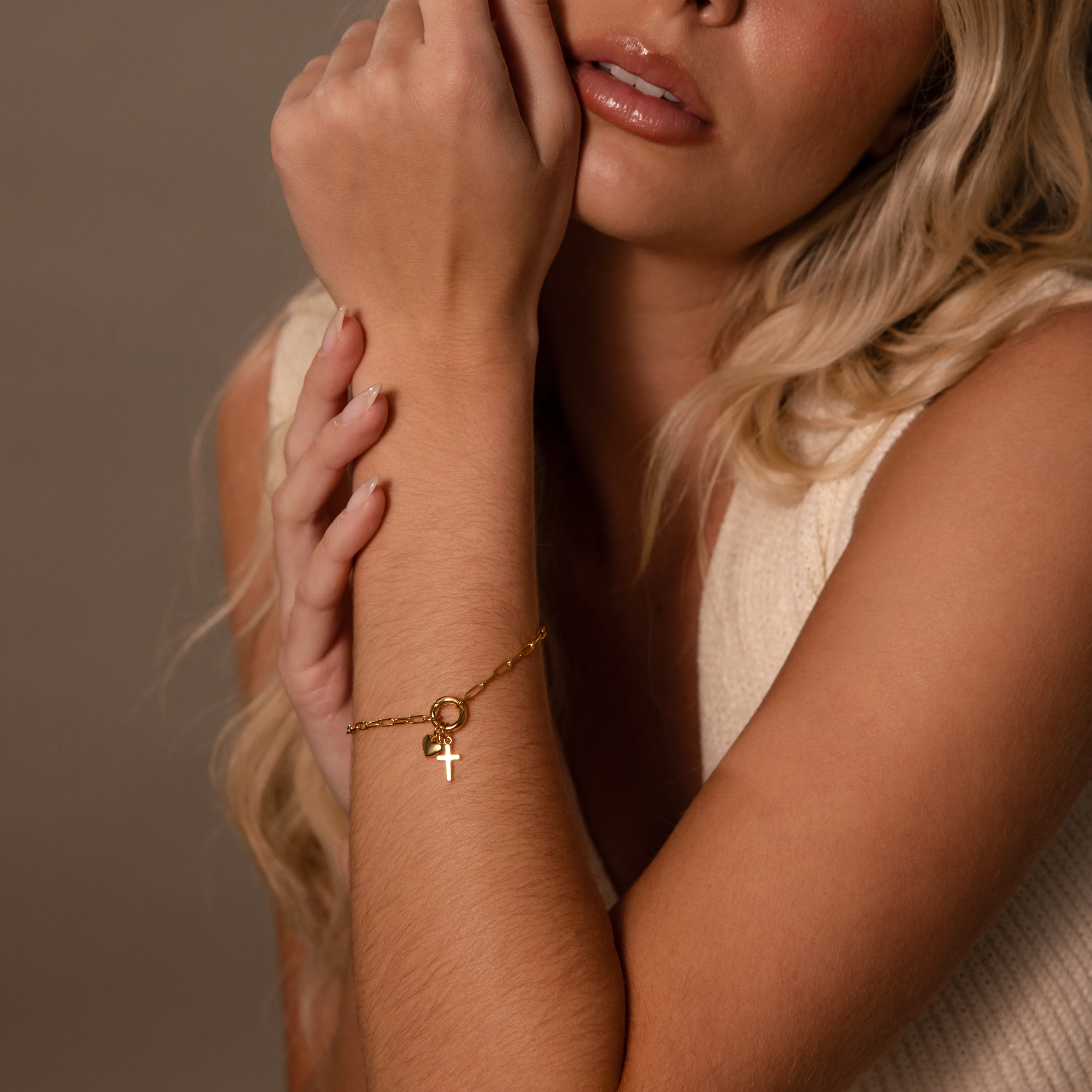Cross & Heart Charm Bracelet in 18K Gold - Image 6