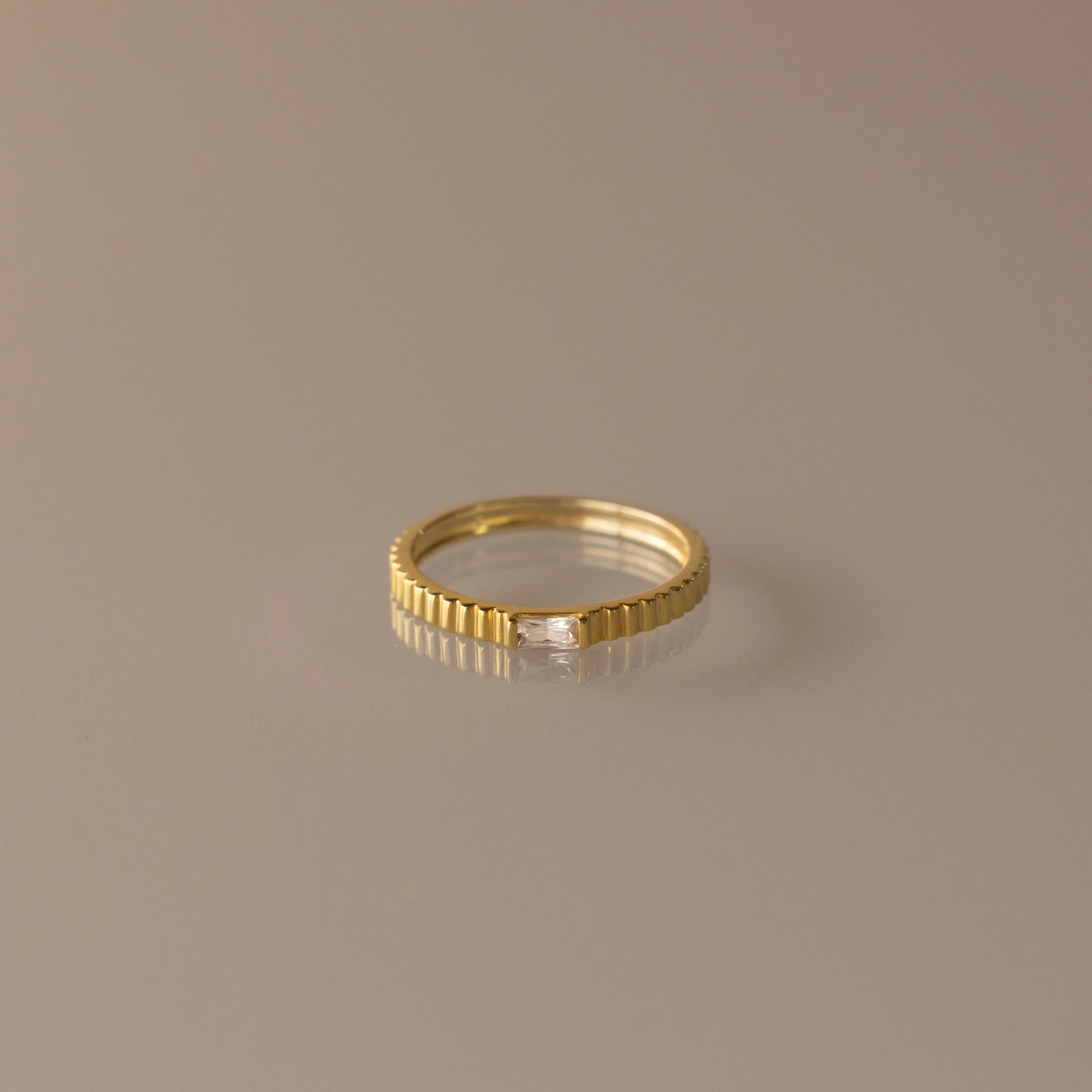 Dainty Ribbed Diamond Ring