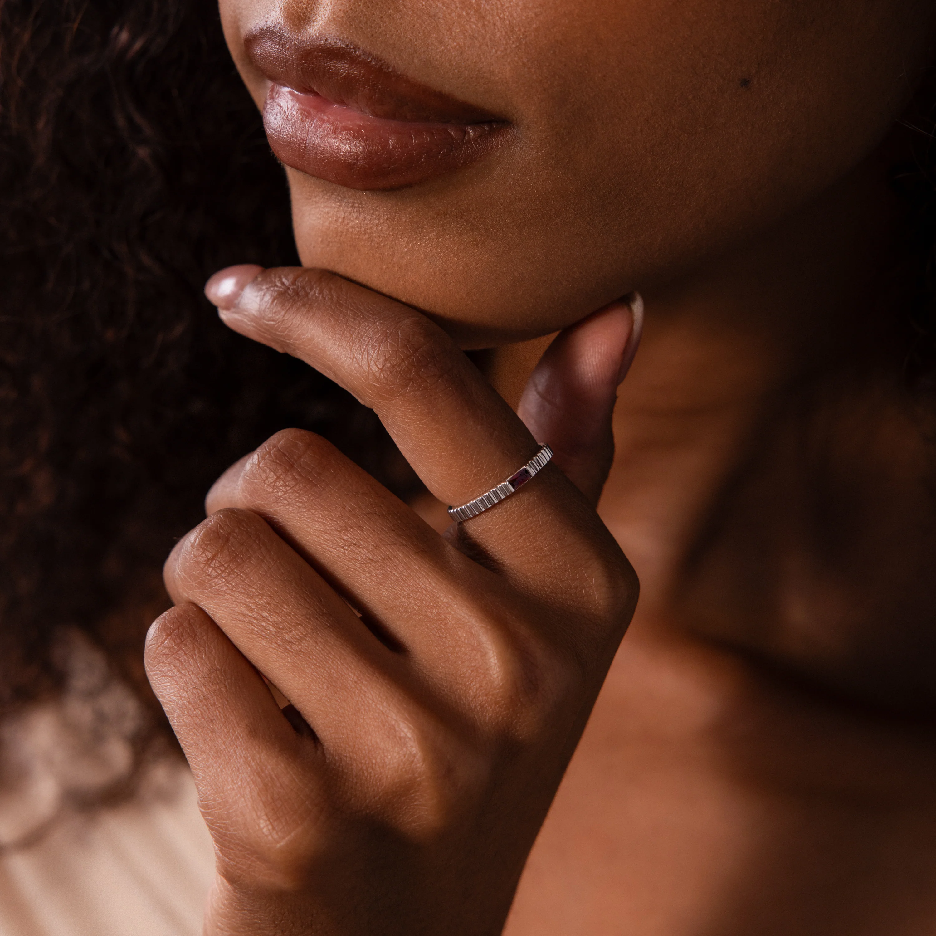 Dainty Ribbed Emerald Ring - Image 4