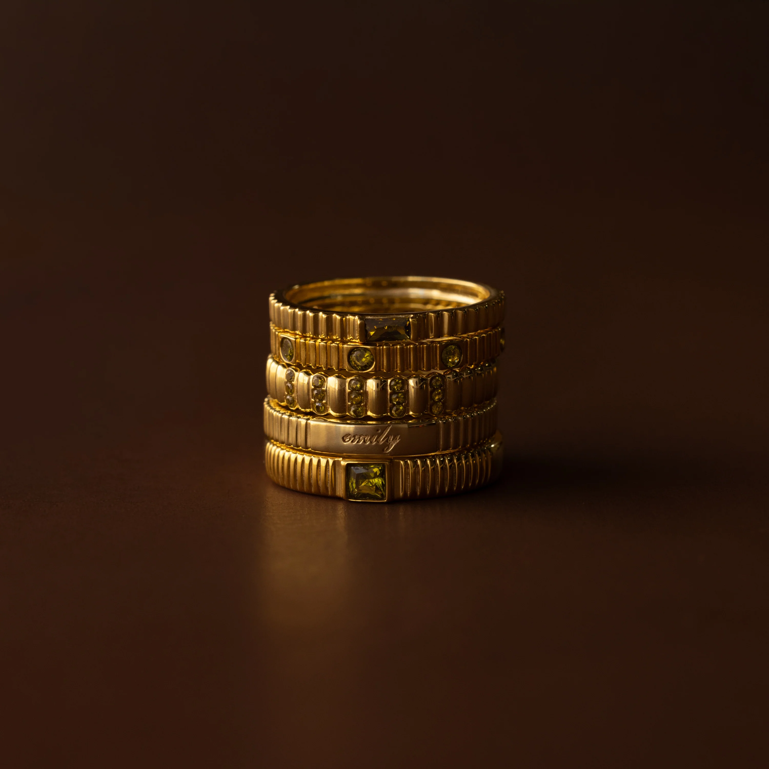 Dainty Ribbed Peridot Ring - Image 5