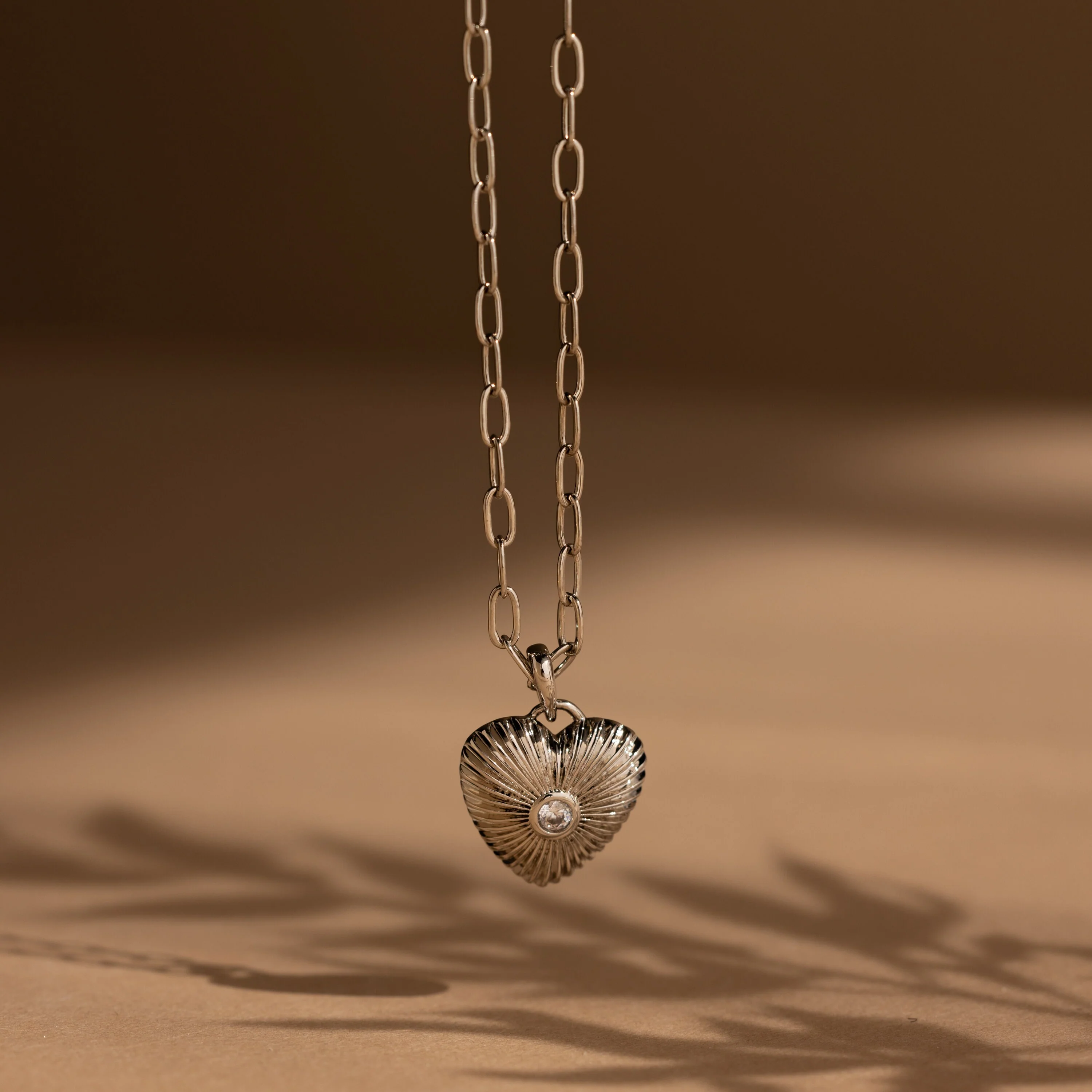 Diamond Ribbed Heart Necklace - Image 5