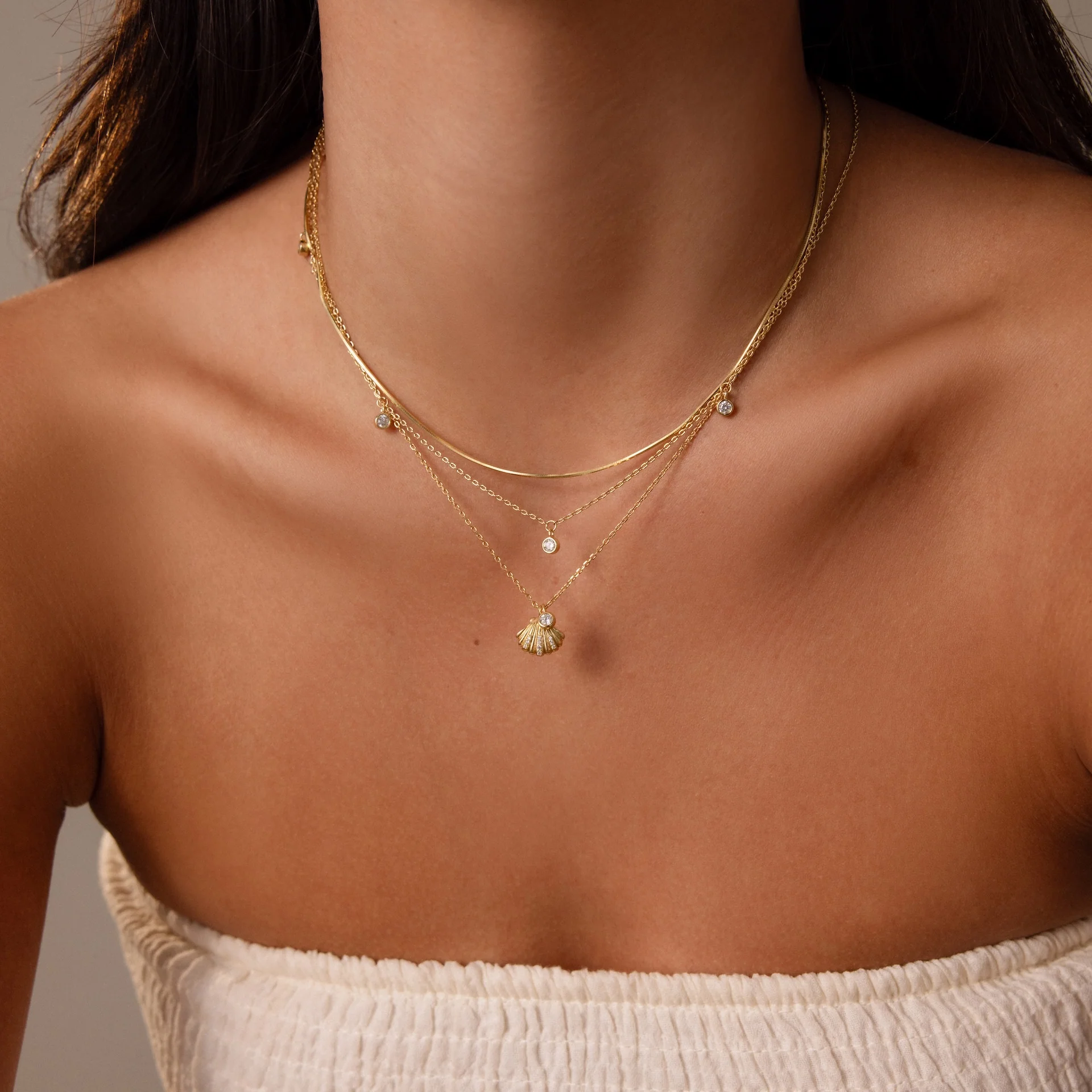 Diamond Seashell Charm Necklace in 18K Gold - Image 4