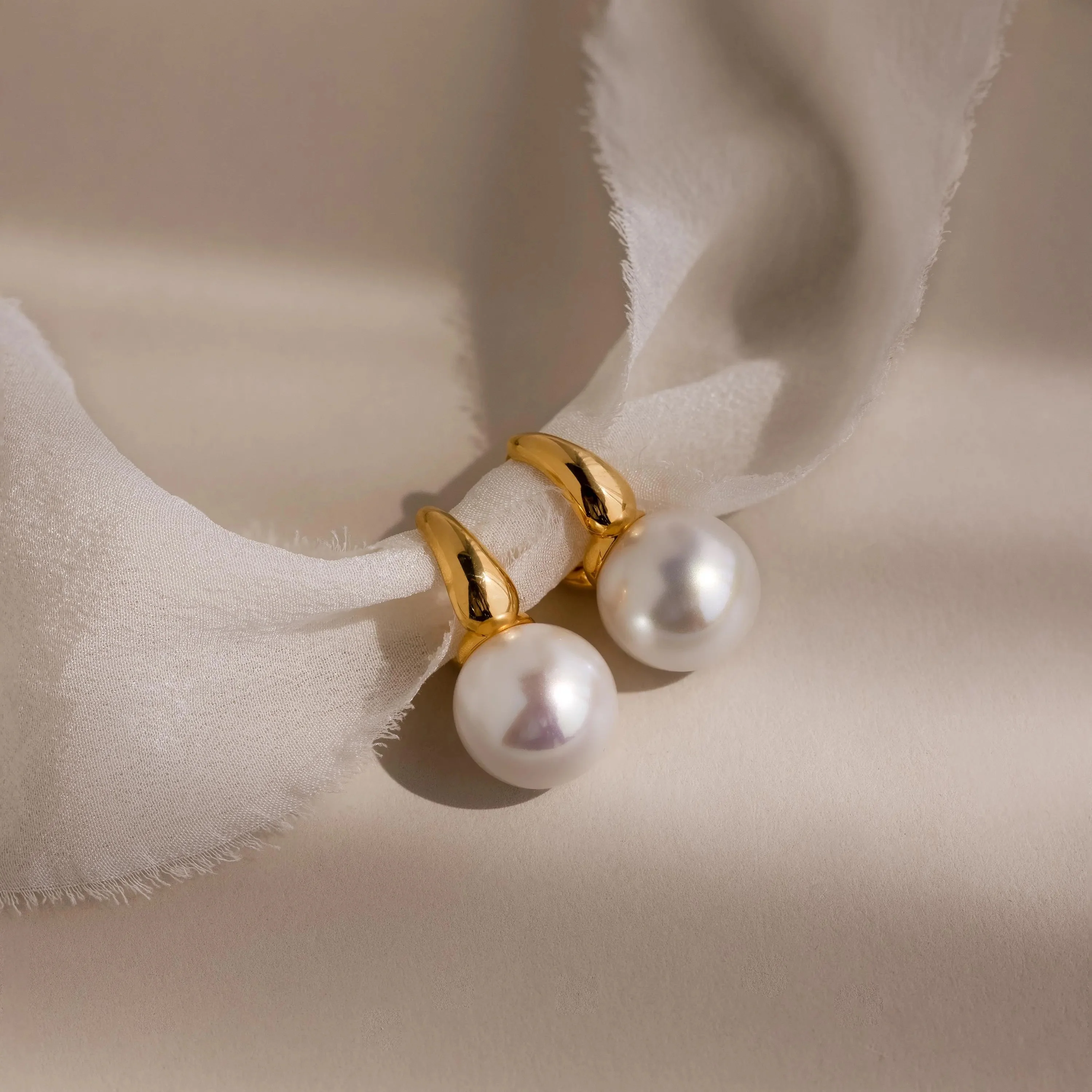 Dome Pearl Huggies