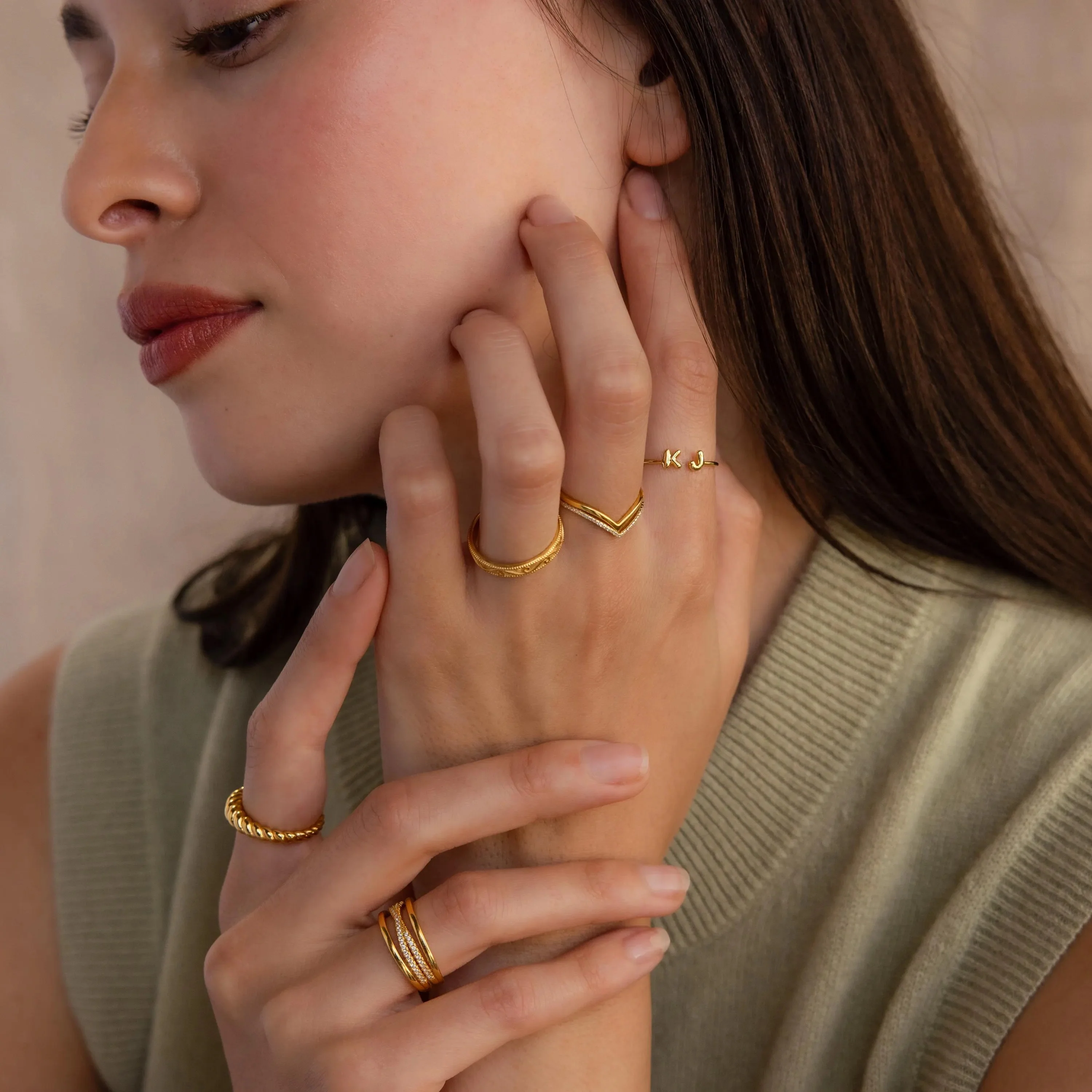 Duo Bubble Initial Ring in 18K Gold - Image 4