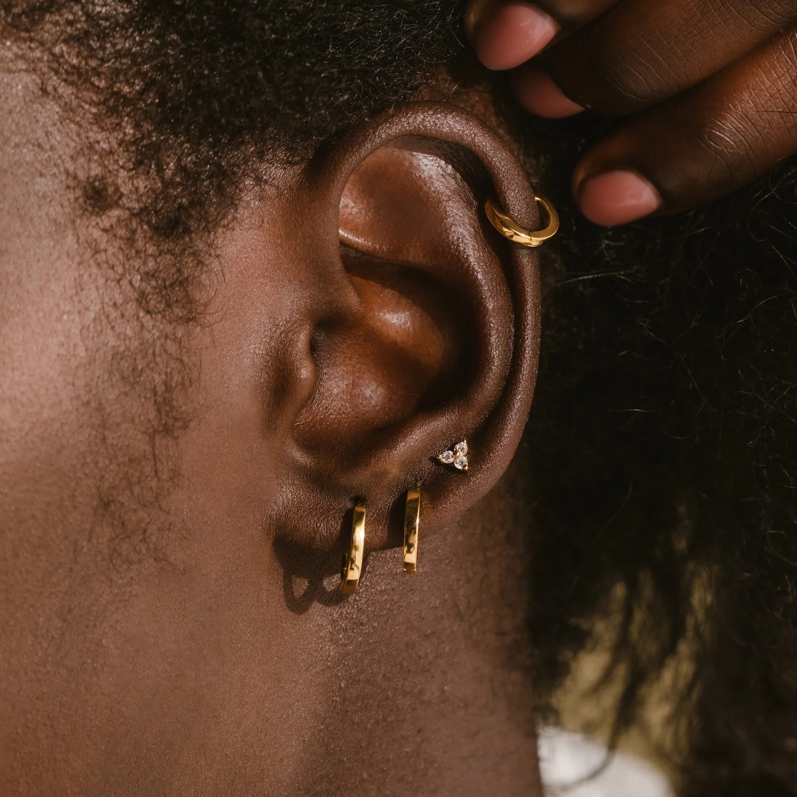 Editor Huggie Earrings Set - Image 9