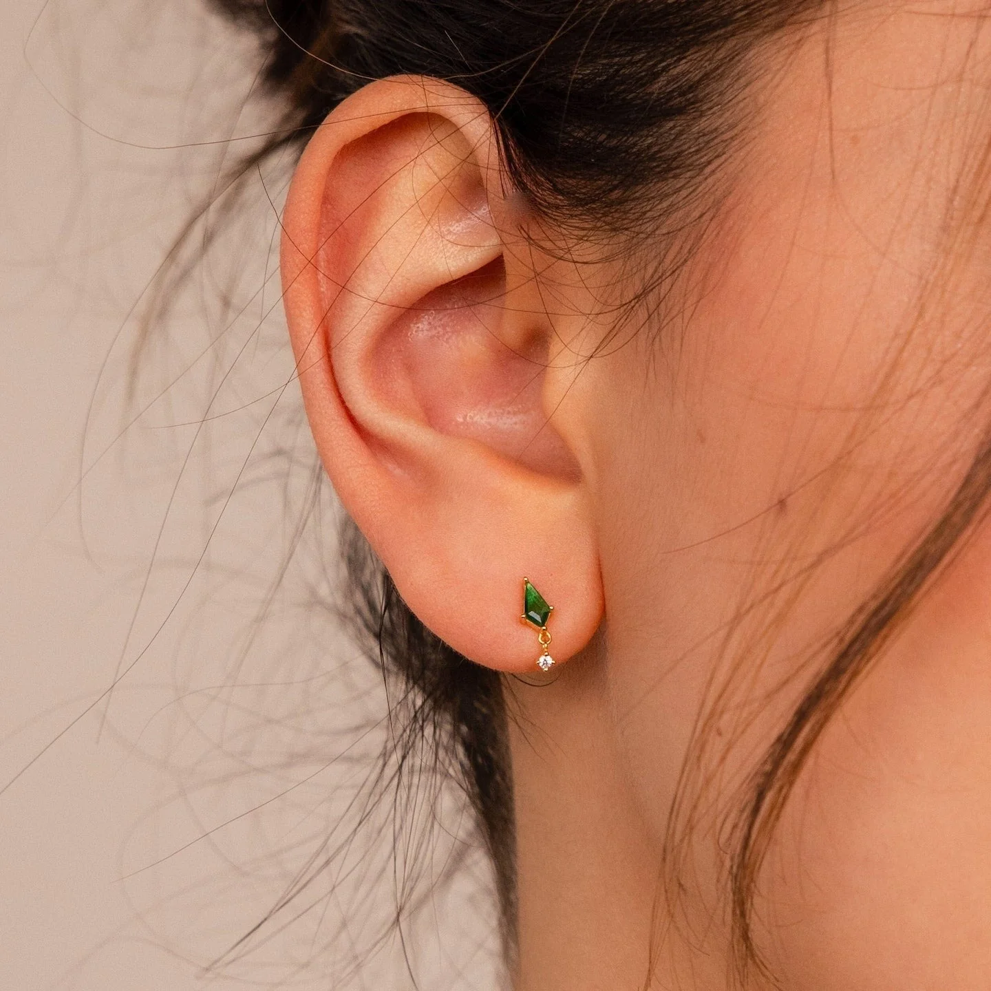 Emerald Kite Drop Earrings - Image 2