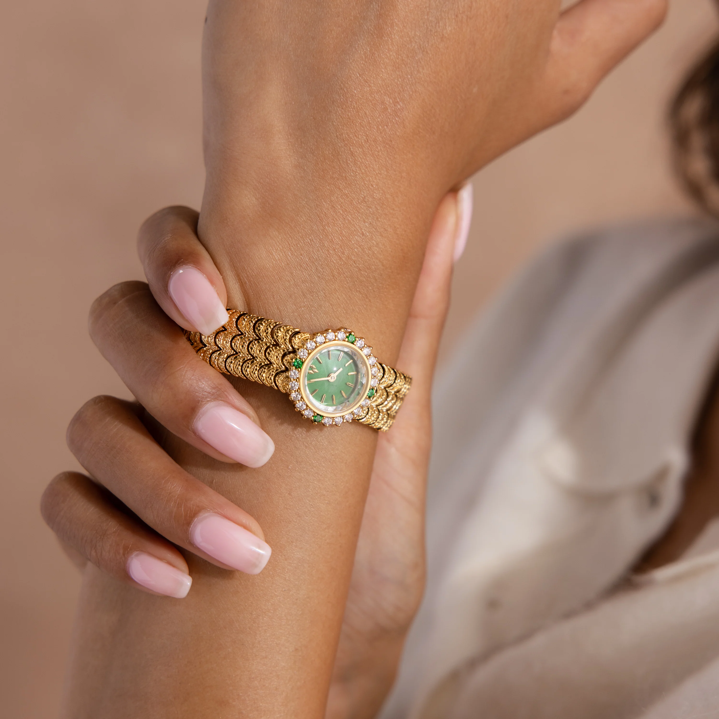 Emerald Scalloped Timepiece - Image 2