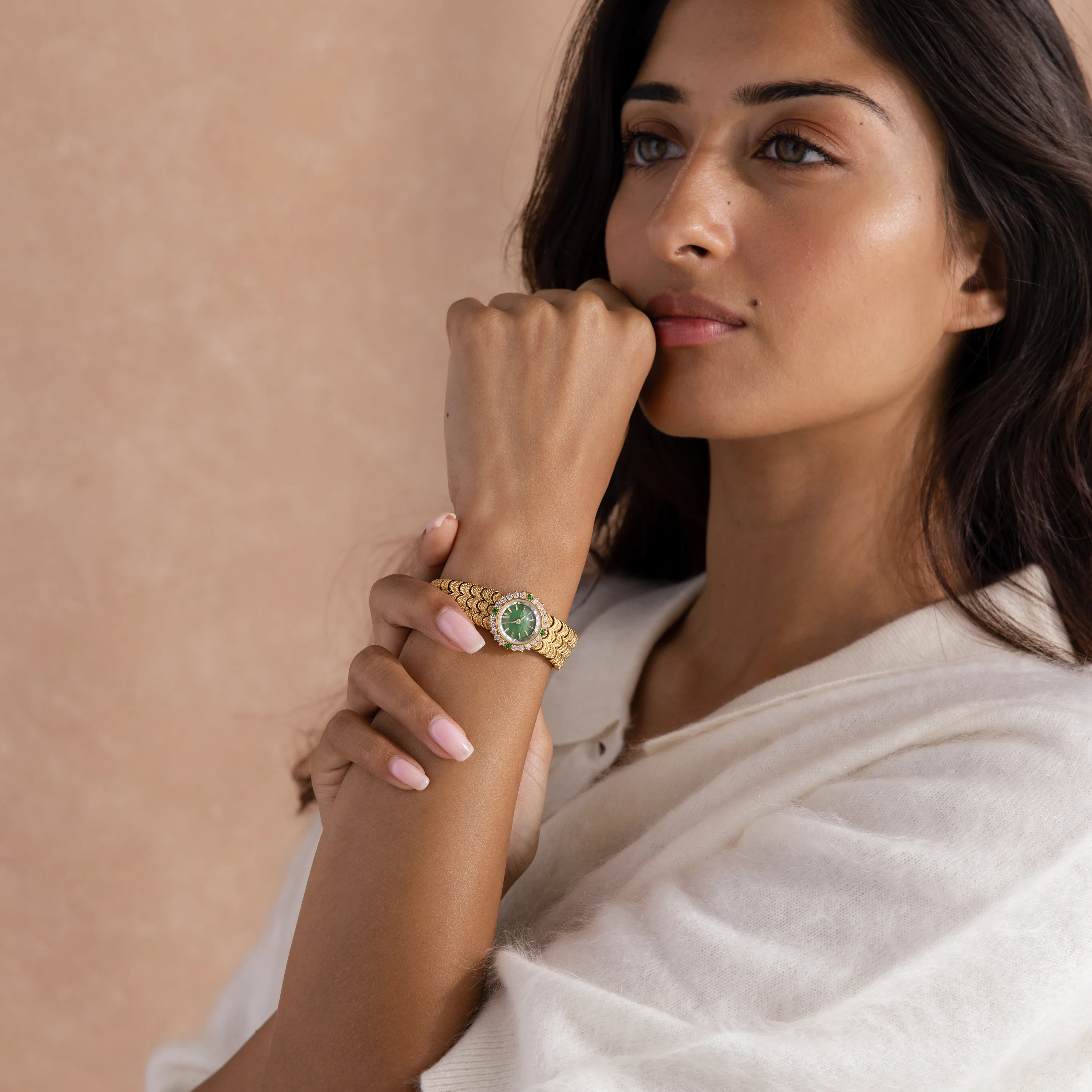 Emerald Scalloped Timepiece - Image 8