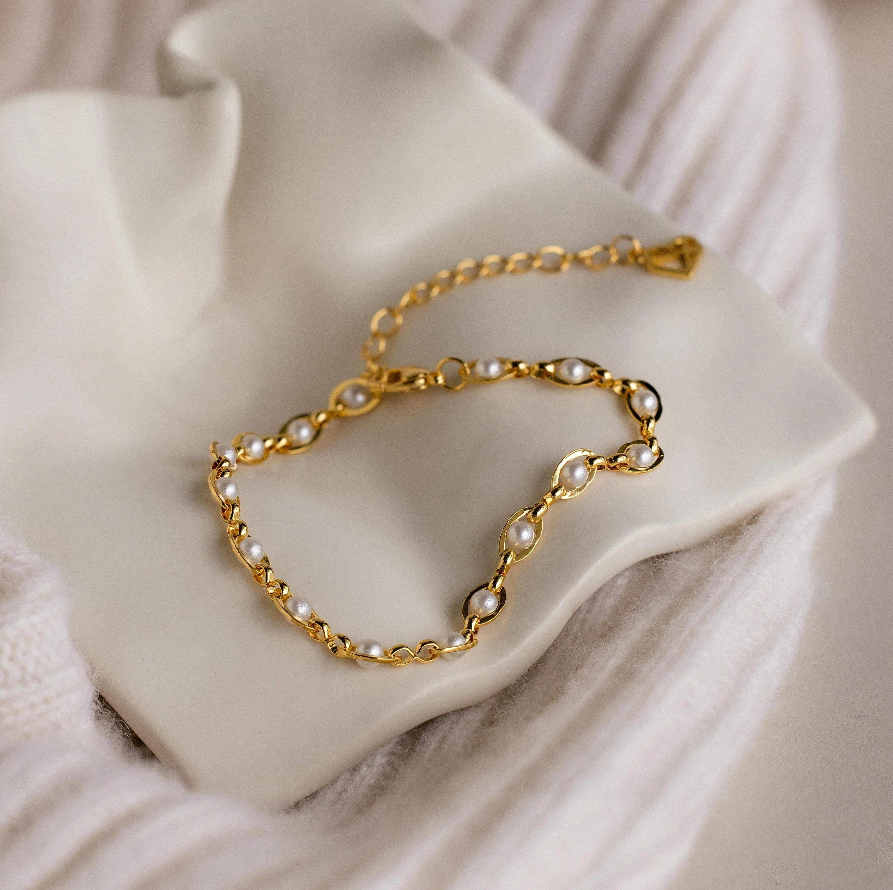 Eternity Pearl Bracelet in 18K Gold - Image 6