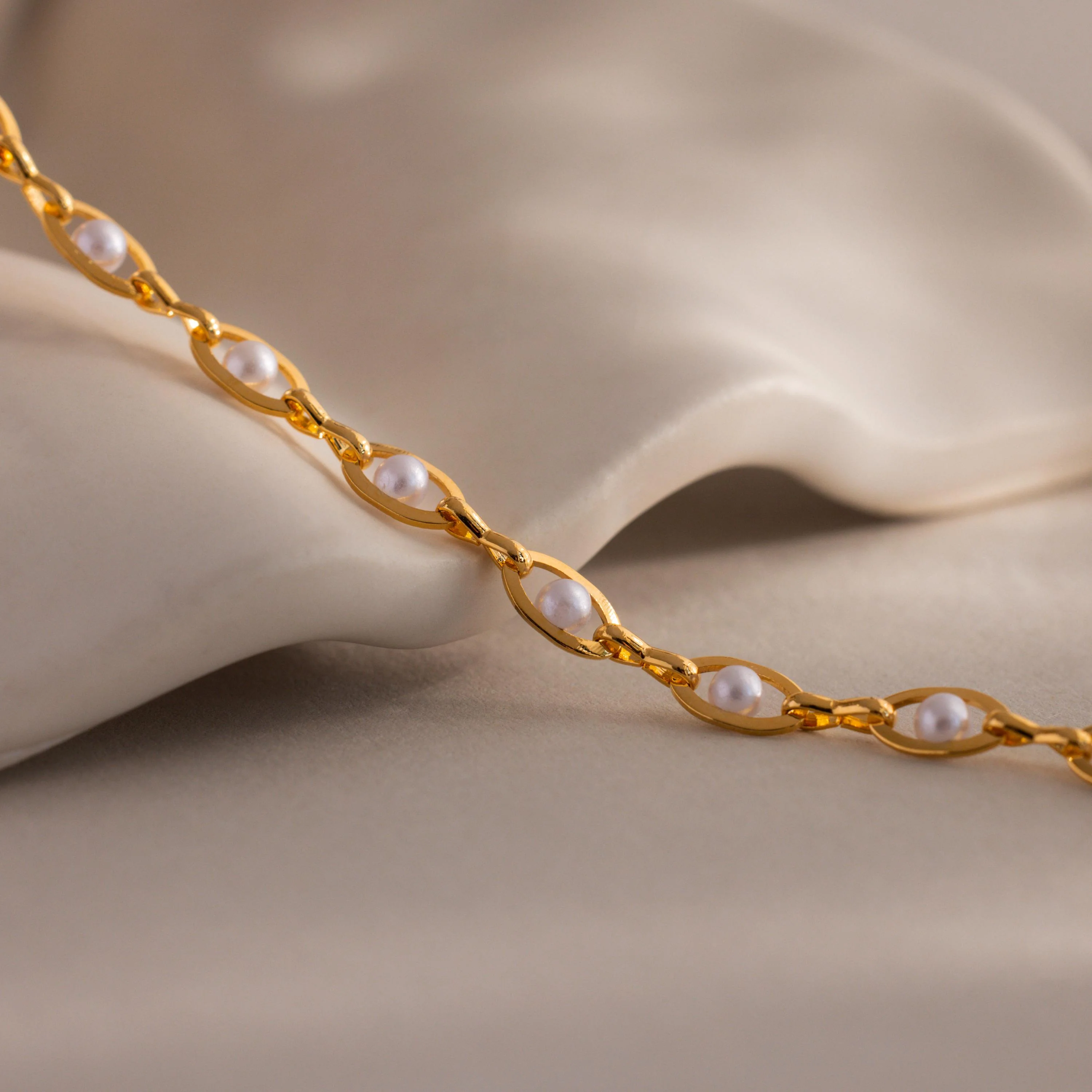 Eternity Pearl Choker Necklace in 18K Gold - Image 3