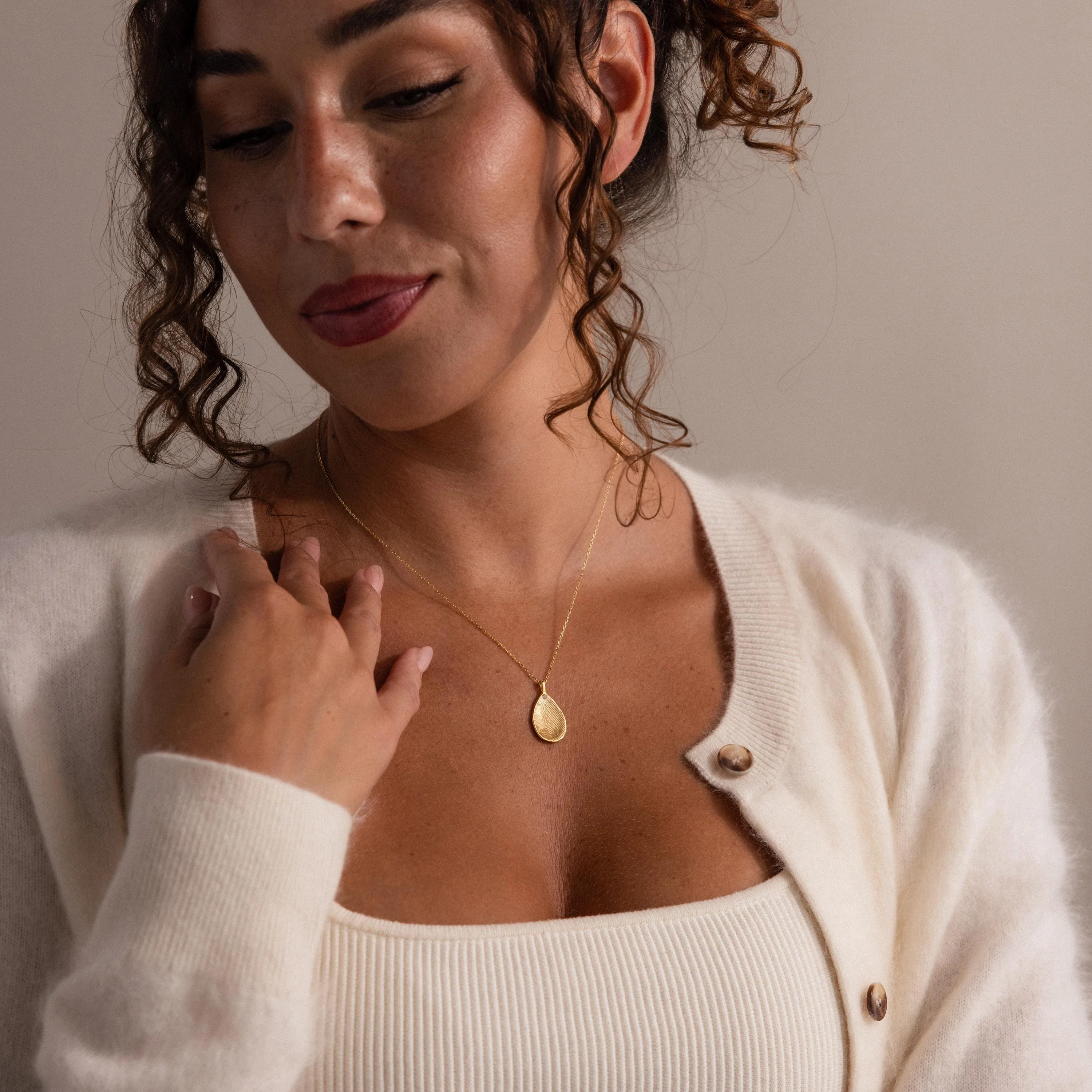 Fingerprint Birthstone Teardrop Necklace in 18K Gold - Image 3