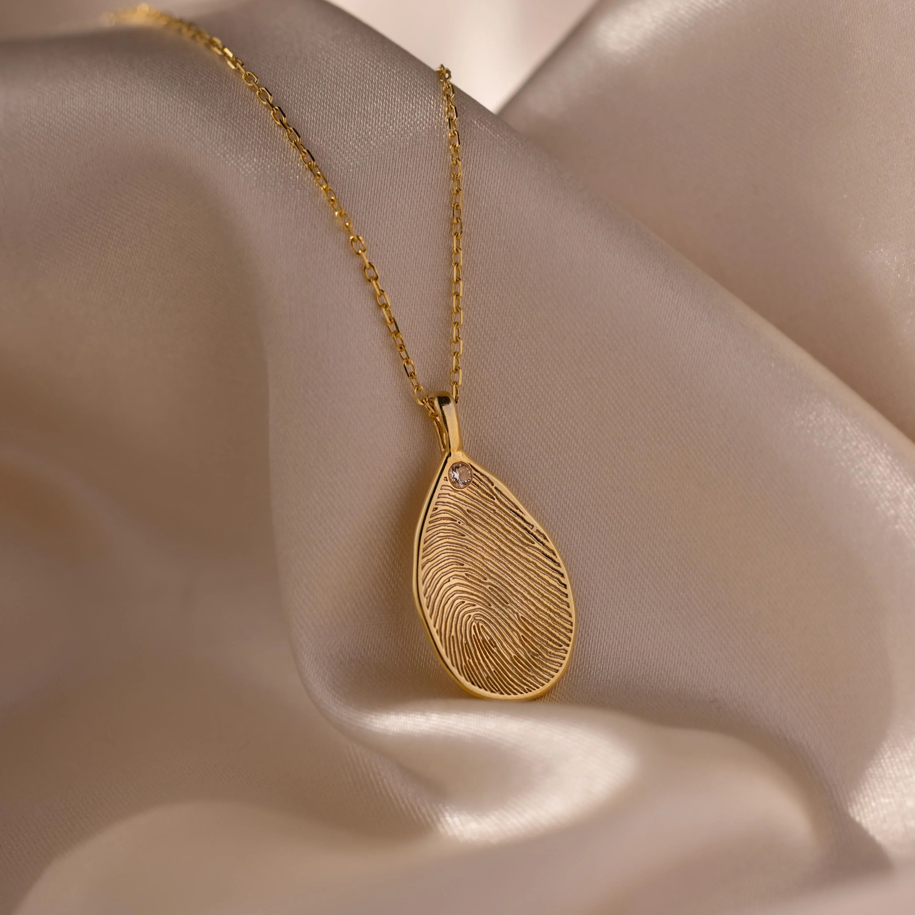 Fingerprint Birthstone Teardrop Necklace in 18K Gold - Image 4