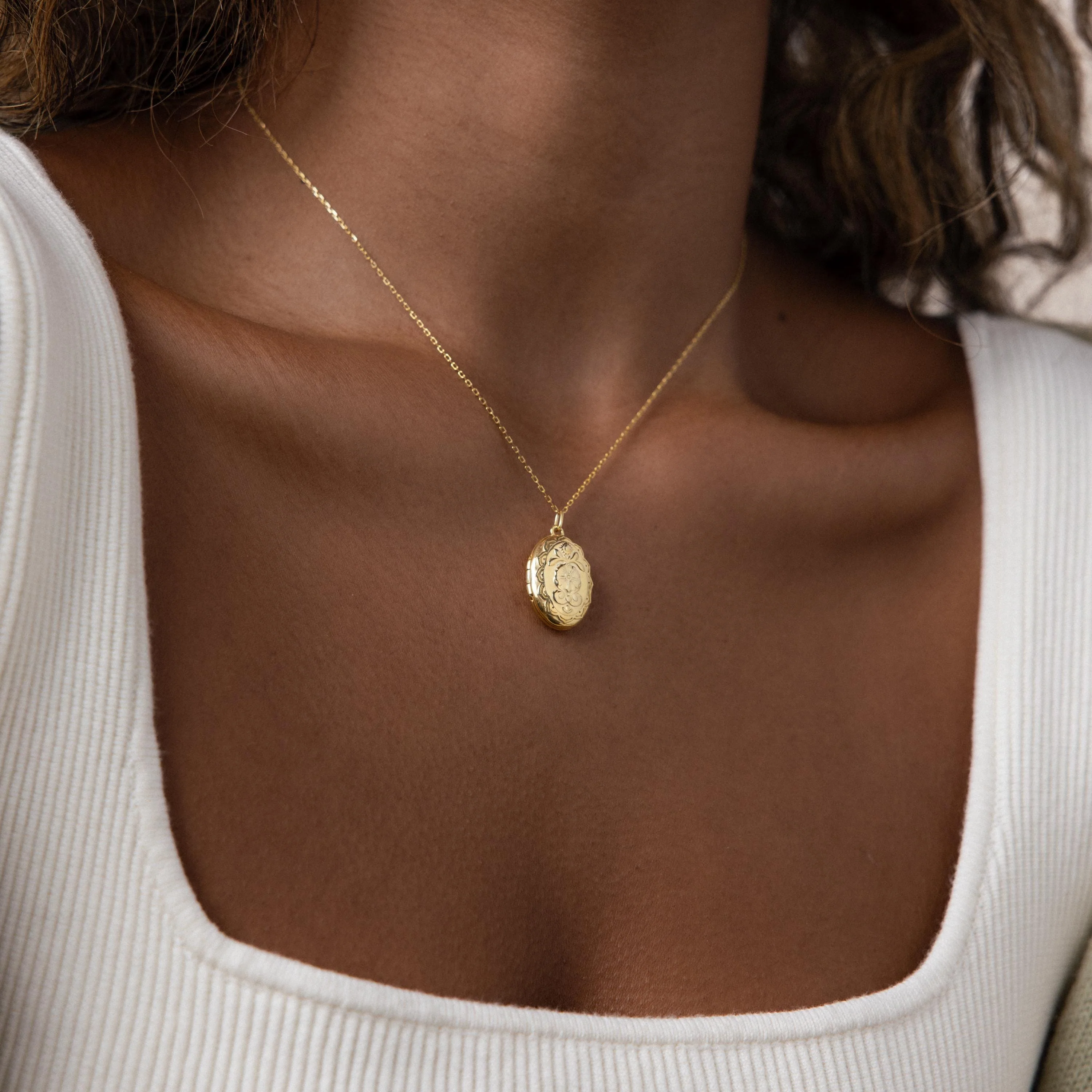 Floral Handwriting Locket Necklace in 18K Gold - Image 2