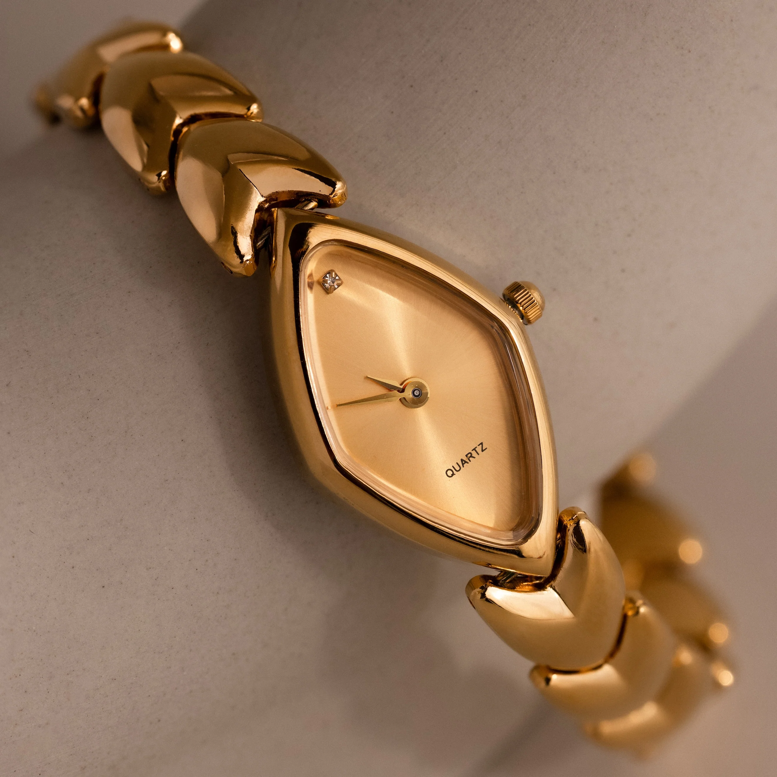Geometric Oval Timepiece in 18K Gold - Image 6