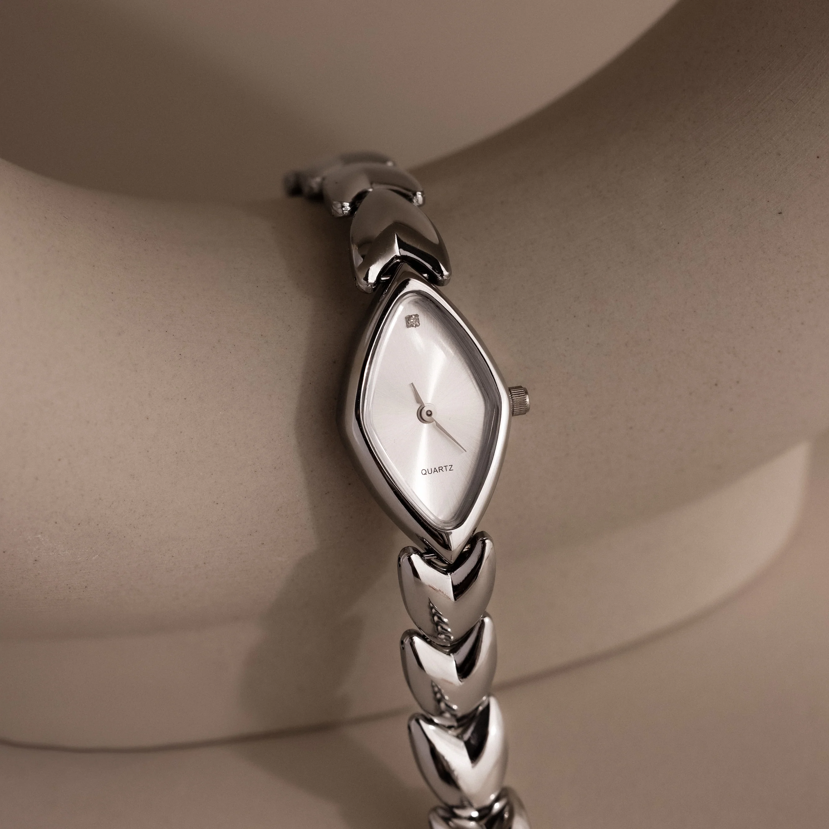 Geometric Oval Timepiece - Image 2