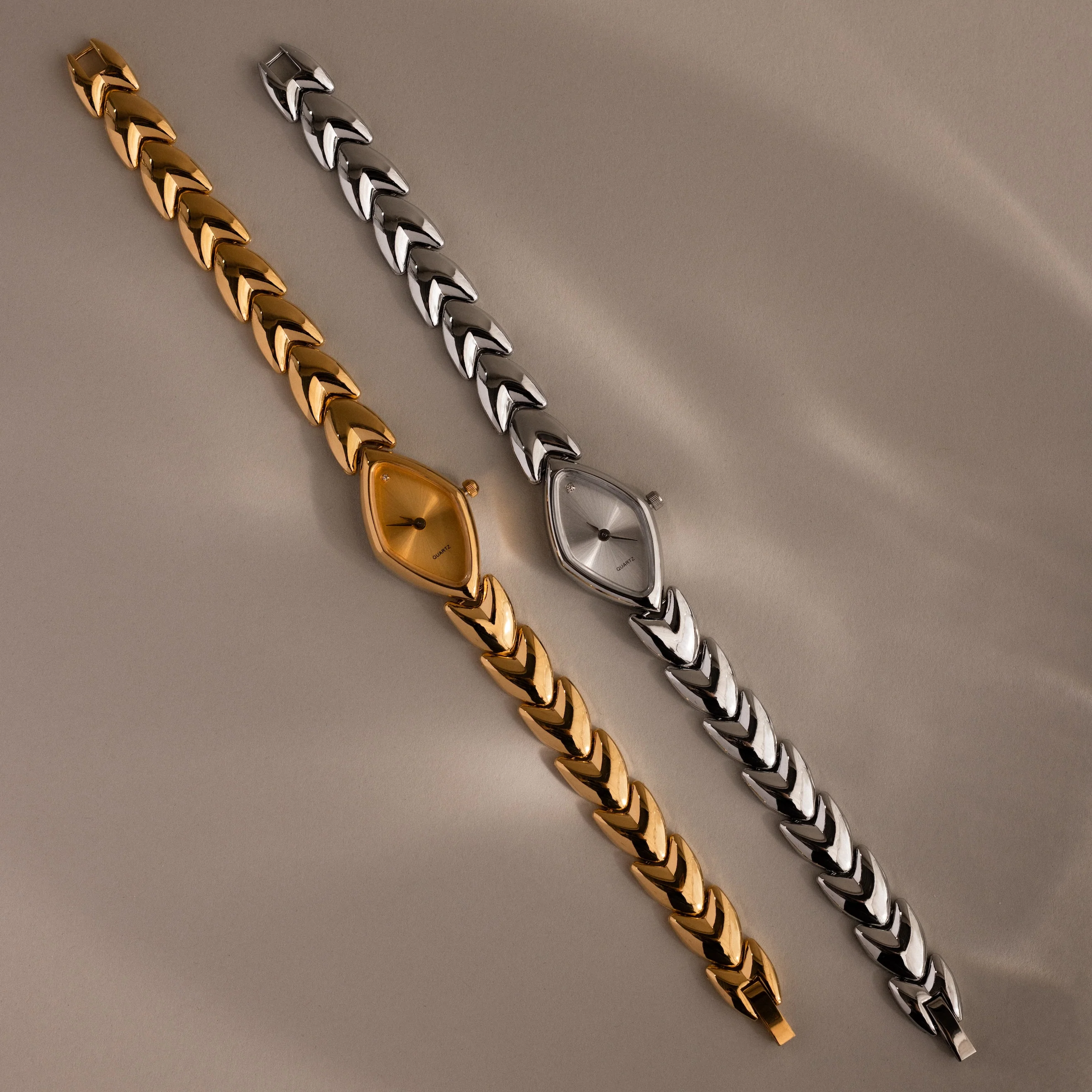 Geometric Oval Timepiece - Image 4