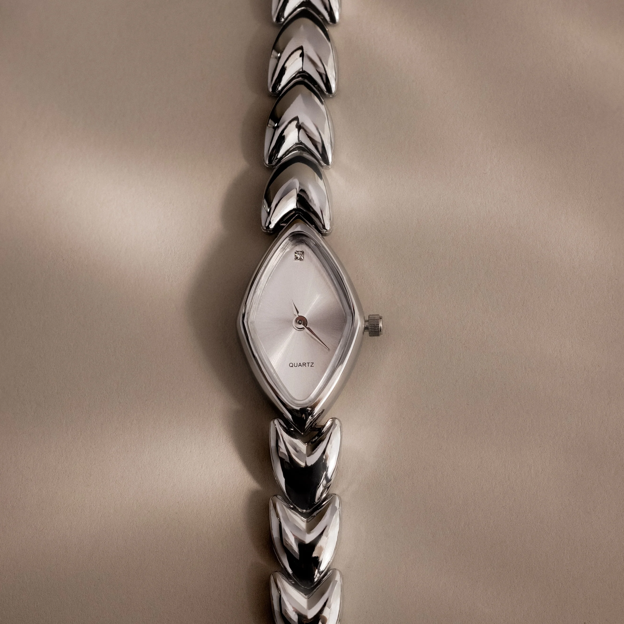 Geometric Oval Timepiece in Silver - Image 5
